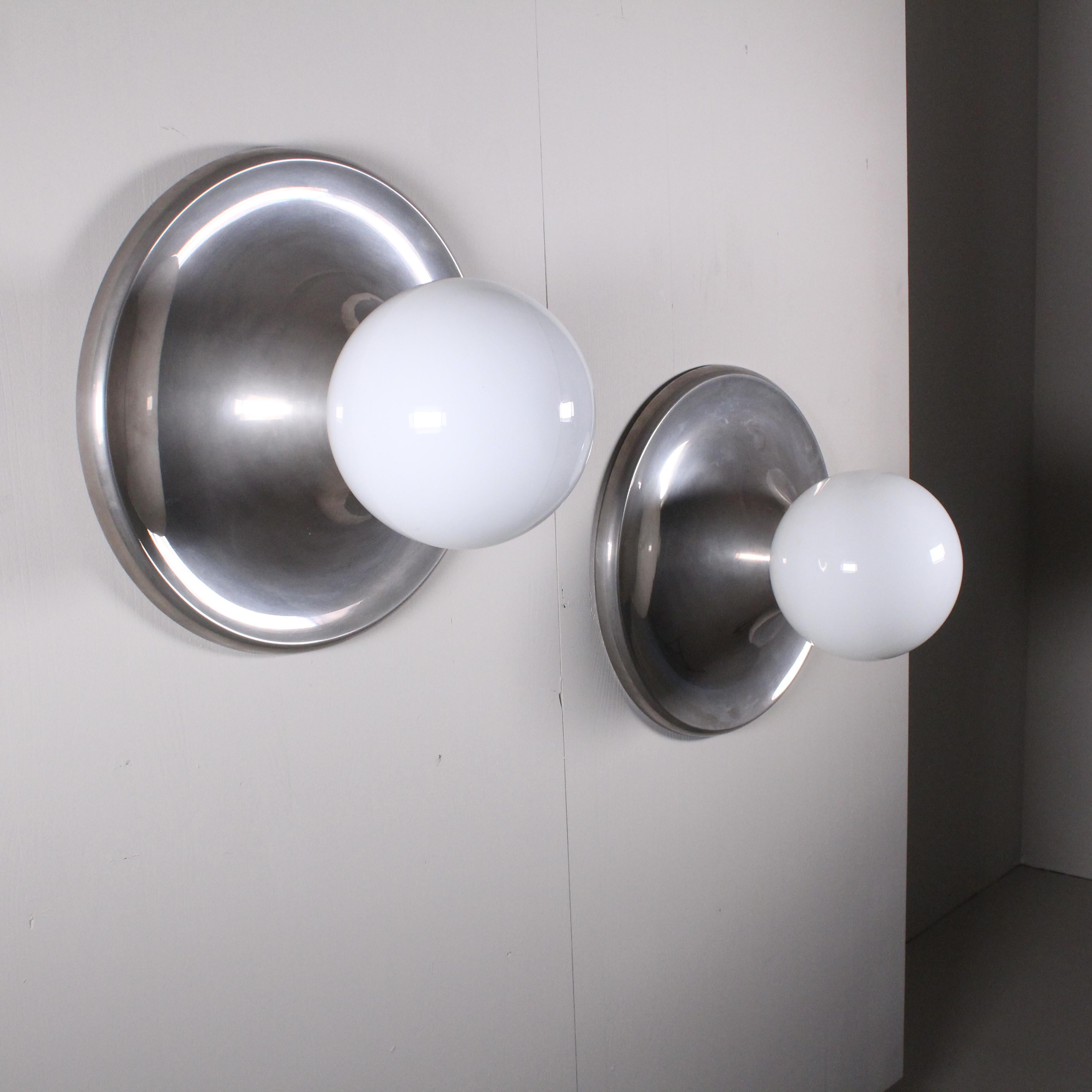 Couple of Light ball sconces by Achille and Piergiacomo Castiglioni  For Sale 2