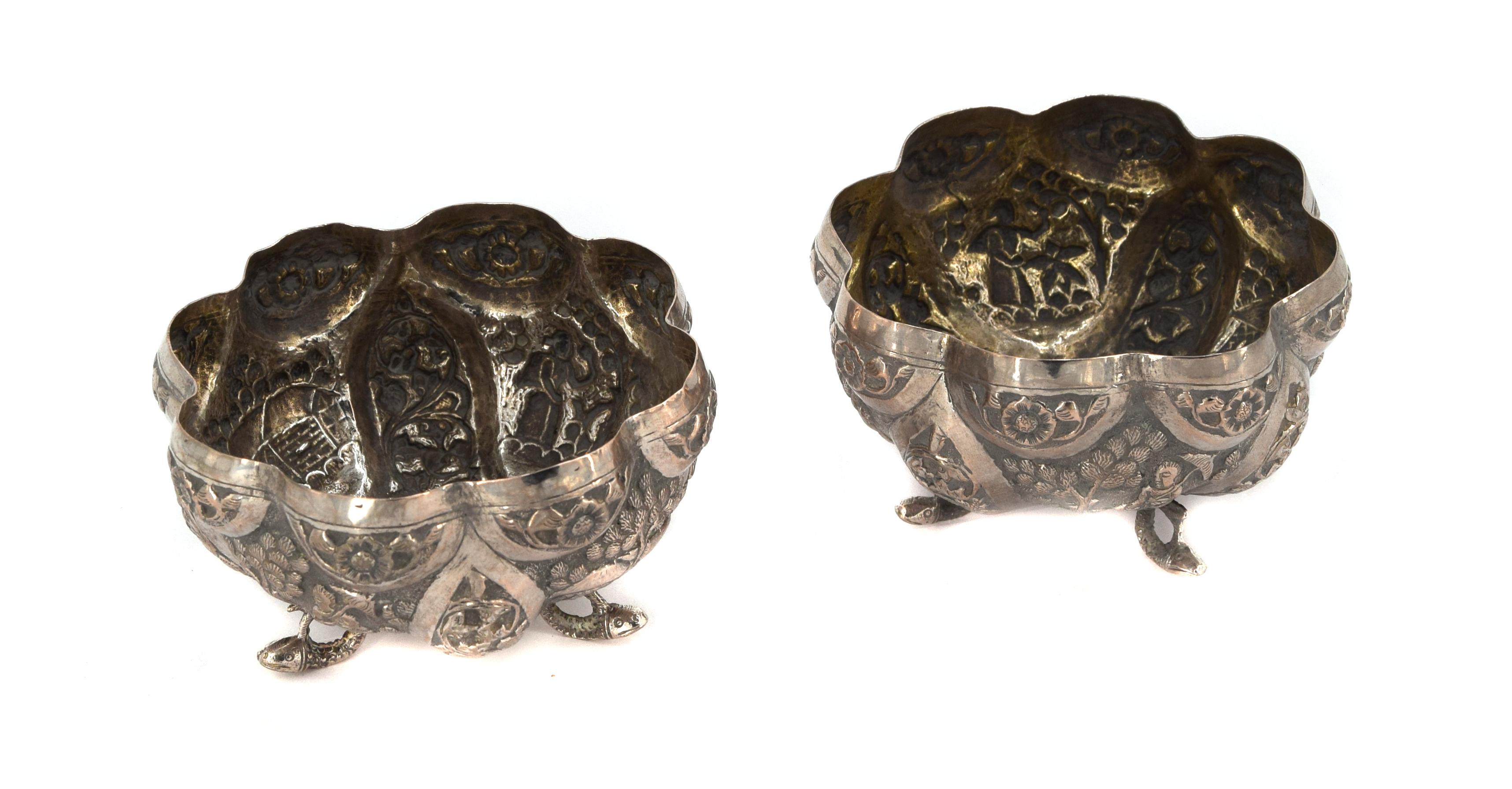 Modern Pair of Oriental Bowls, 19th Century For Sale