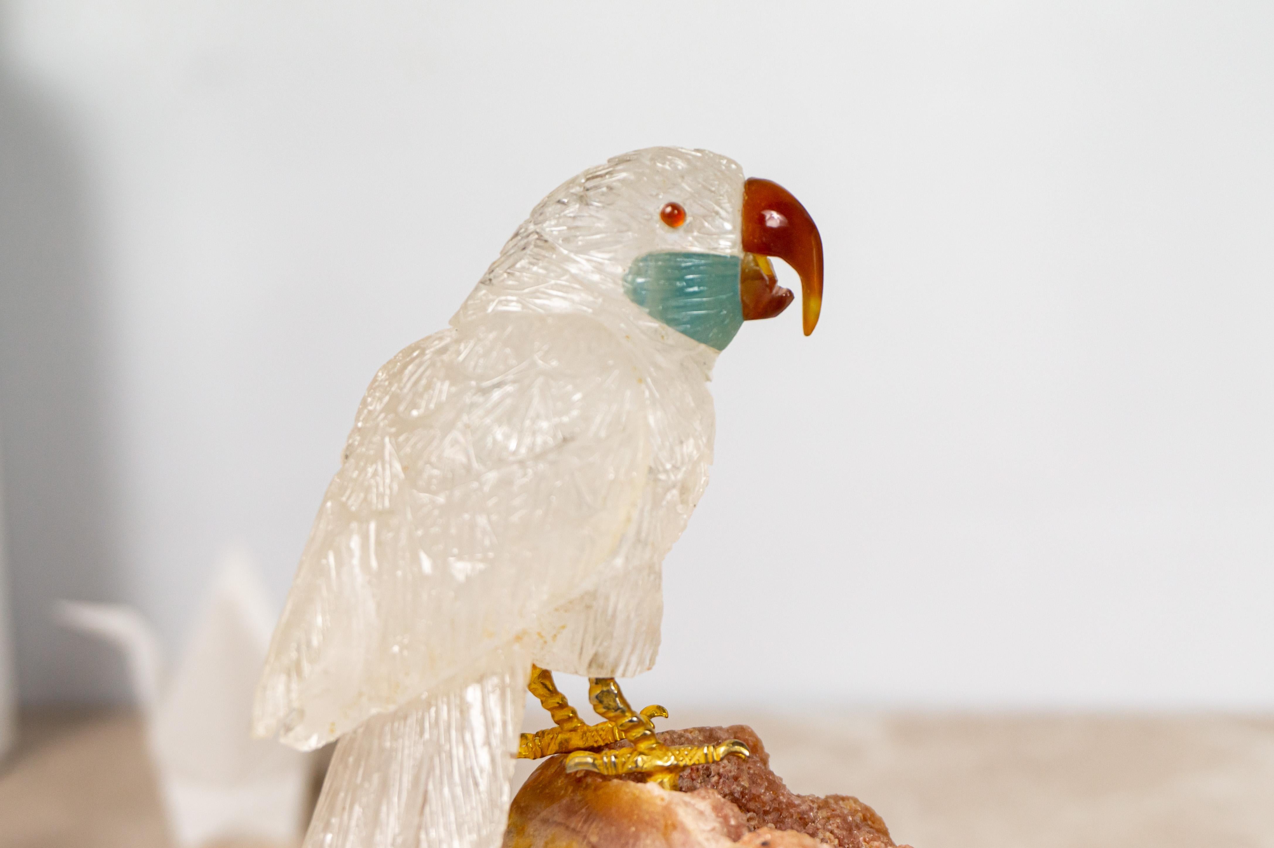 Paar Papageien-Skulptur des renommierten Schnitzers Venturini - Blaue und rote Papageien (Achat) im Angebot