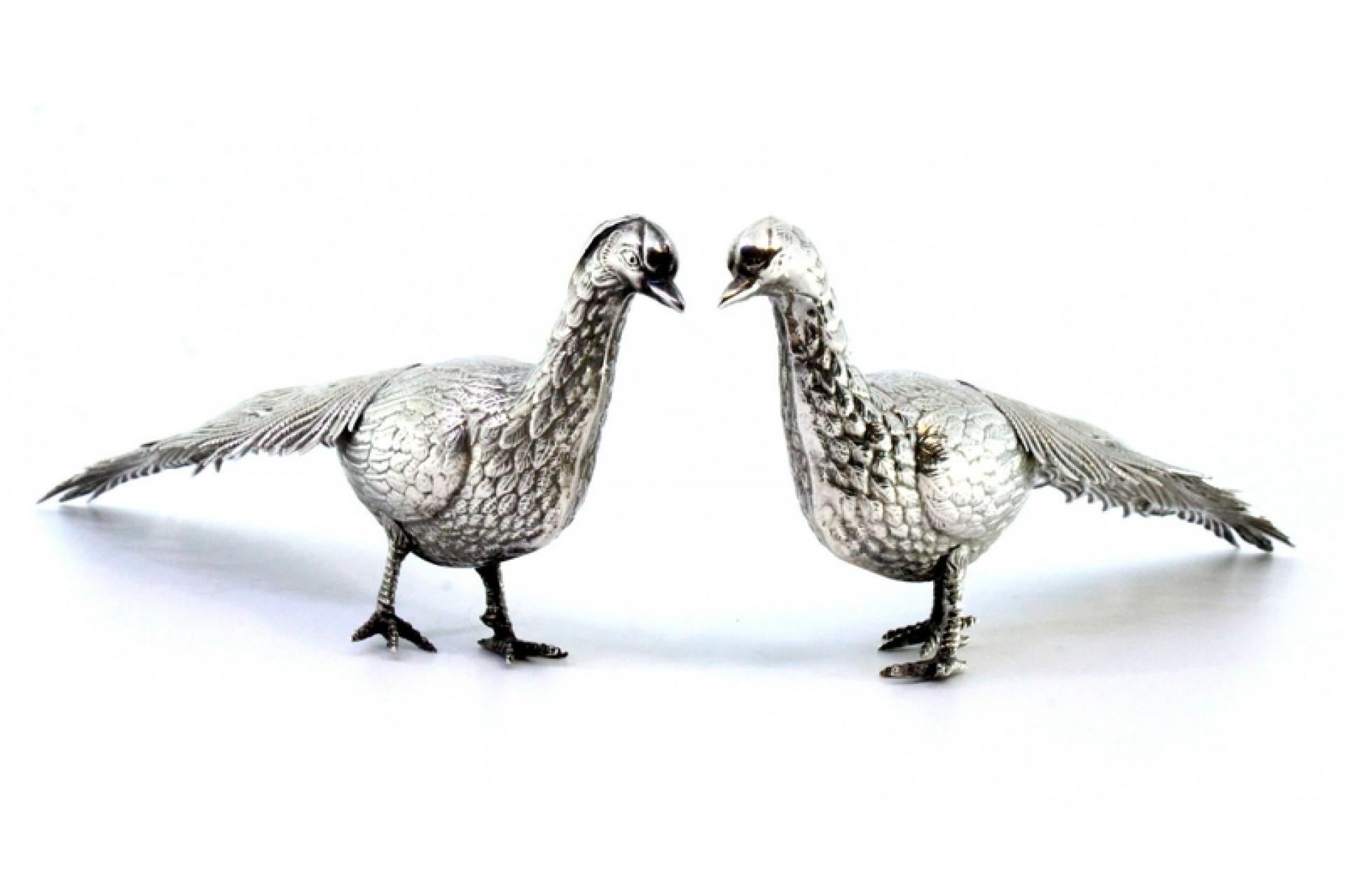 Couple of silver peacocks with reliefs and applications en Bueno estado para la venta en Porto, PT