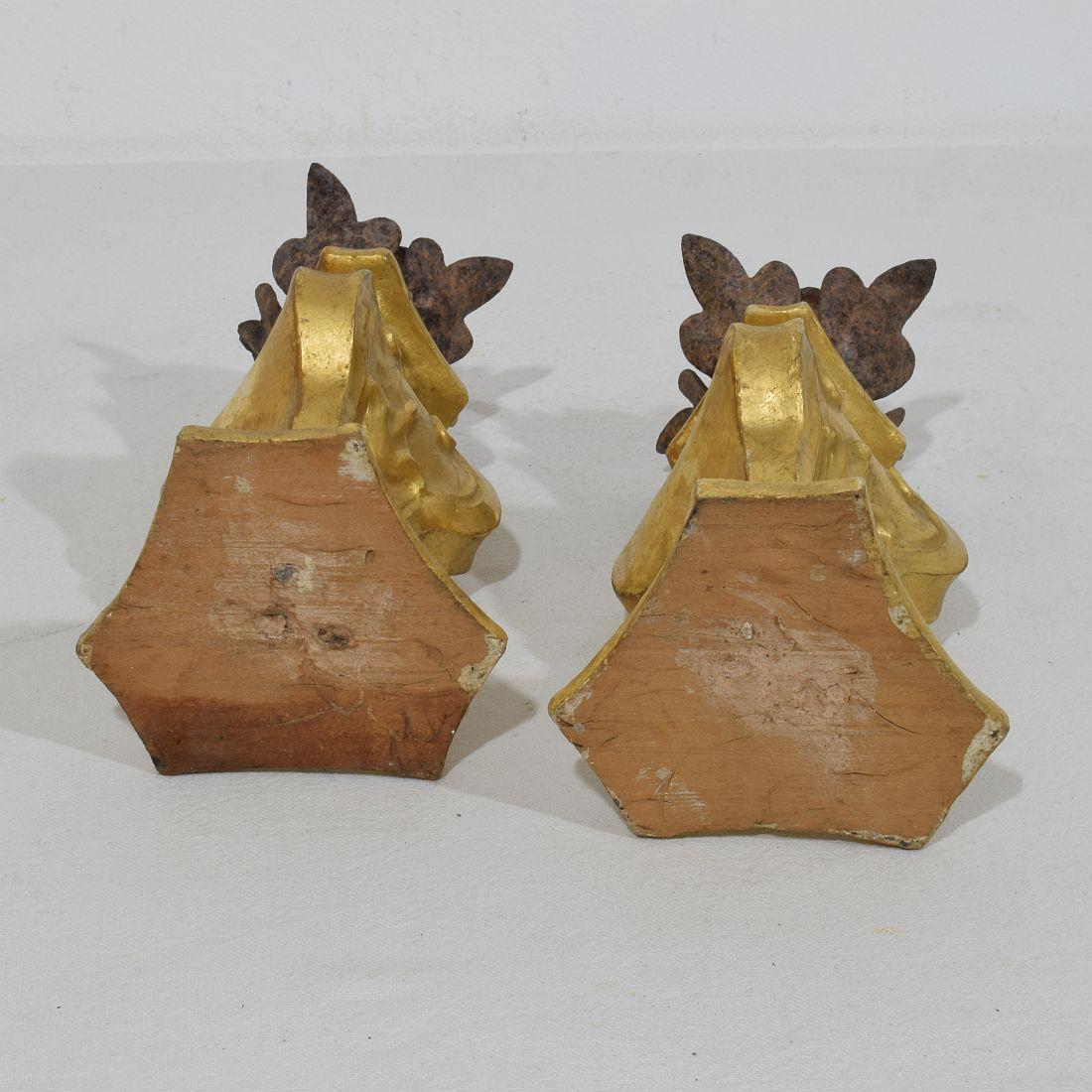 Couple of Small Late 18th Century Italian Neoclassical Giltwood Candleholders For Sale 4