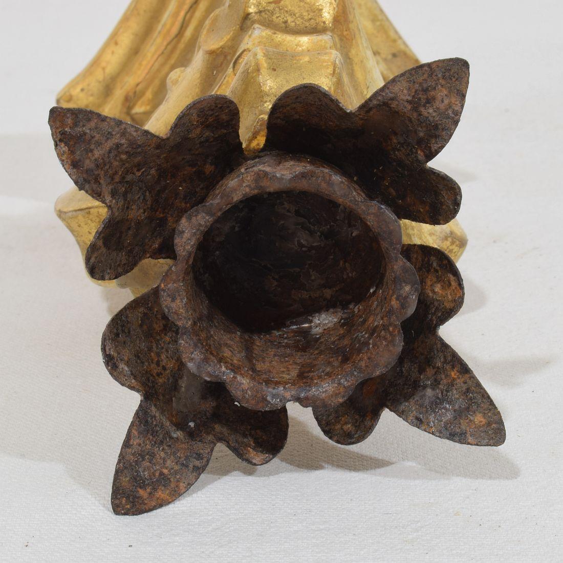 Coppia di piccoli portacandele in legno dorato neoclassico italiano della fine del XVIII secolo in vendita 5