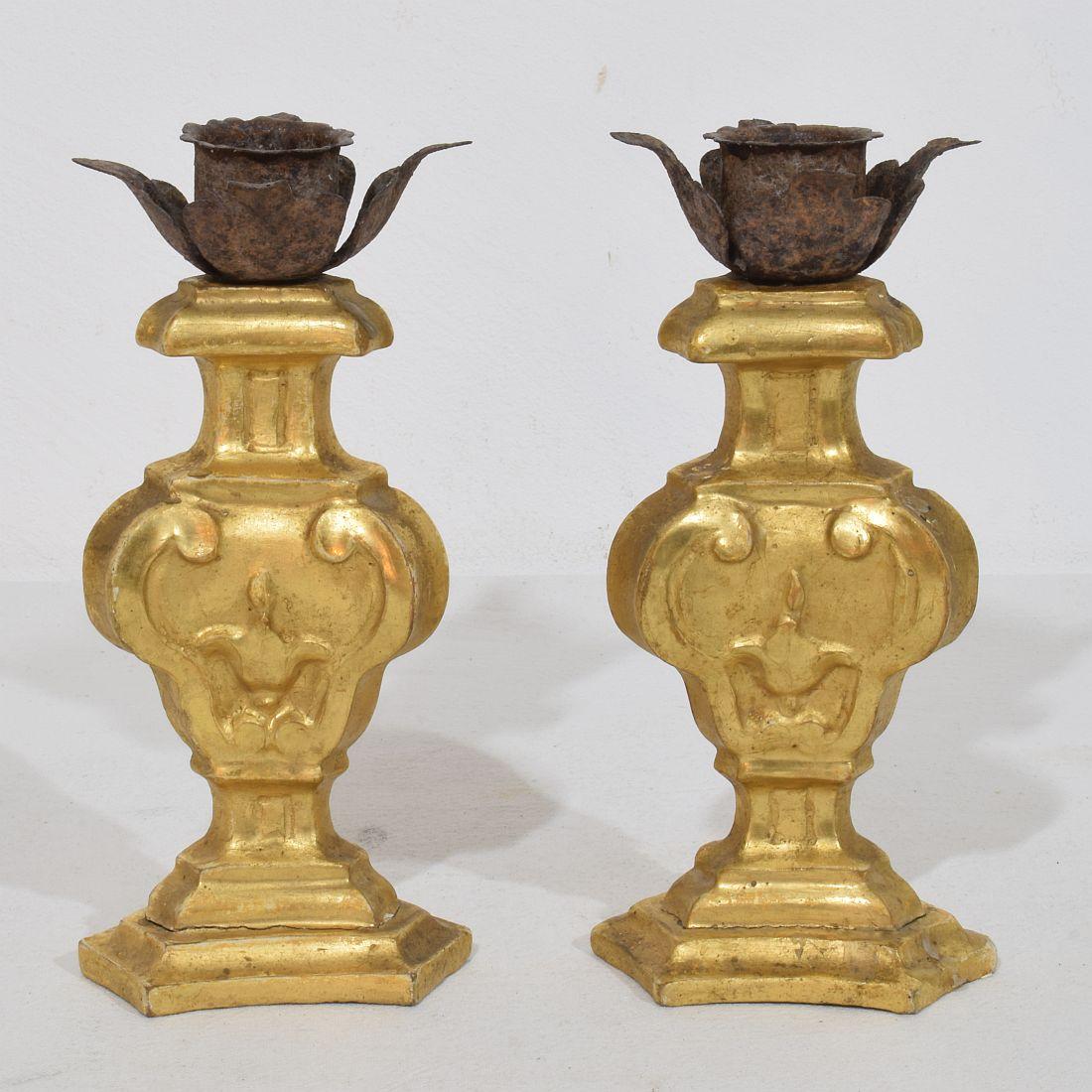 Hand-Carved Couple of Small Late 18th Century Italian Neoclassical Giltwood Candleholders For Sale