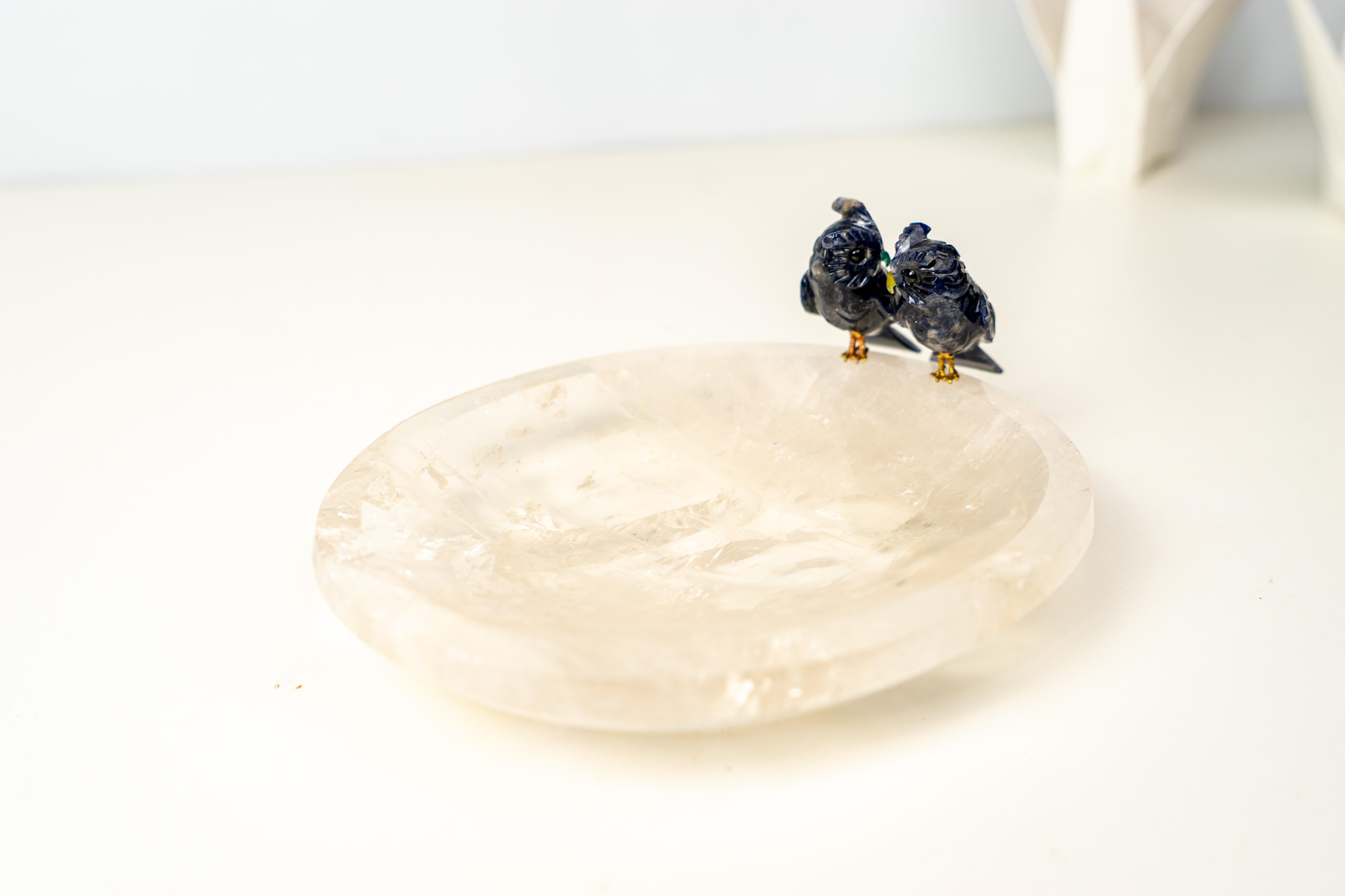 Cristal Couple de hiboux en cristal de Sodalite sur un bol en quartz clair en vente