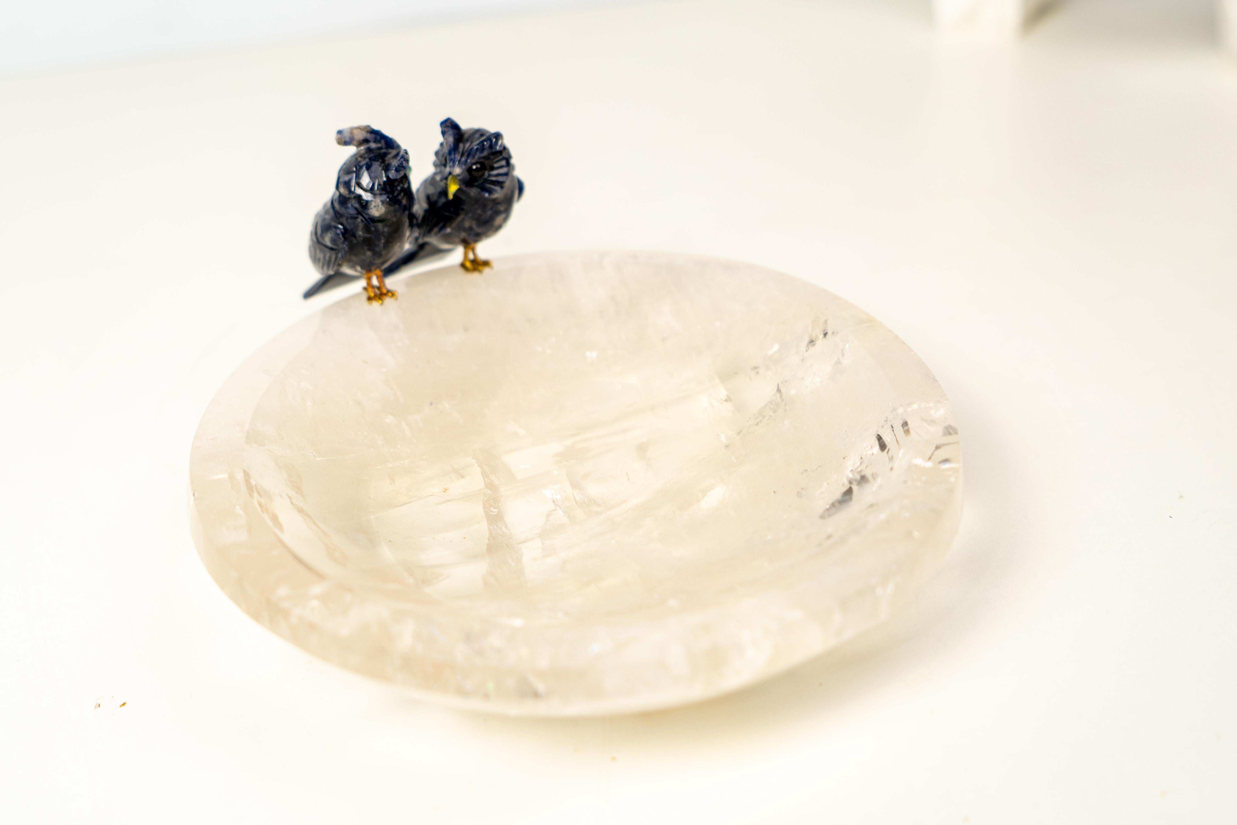 Couple de hiboux en cristal de Sodalite sur un bol en quartz clair en vente 1