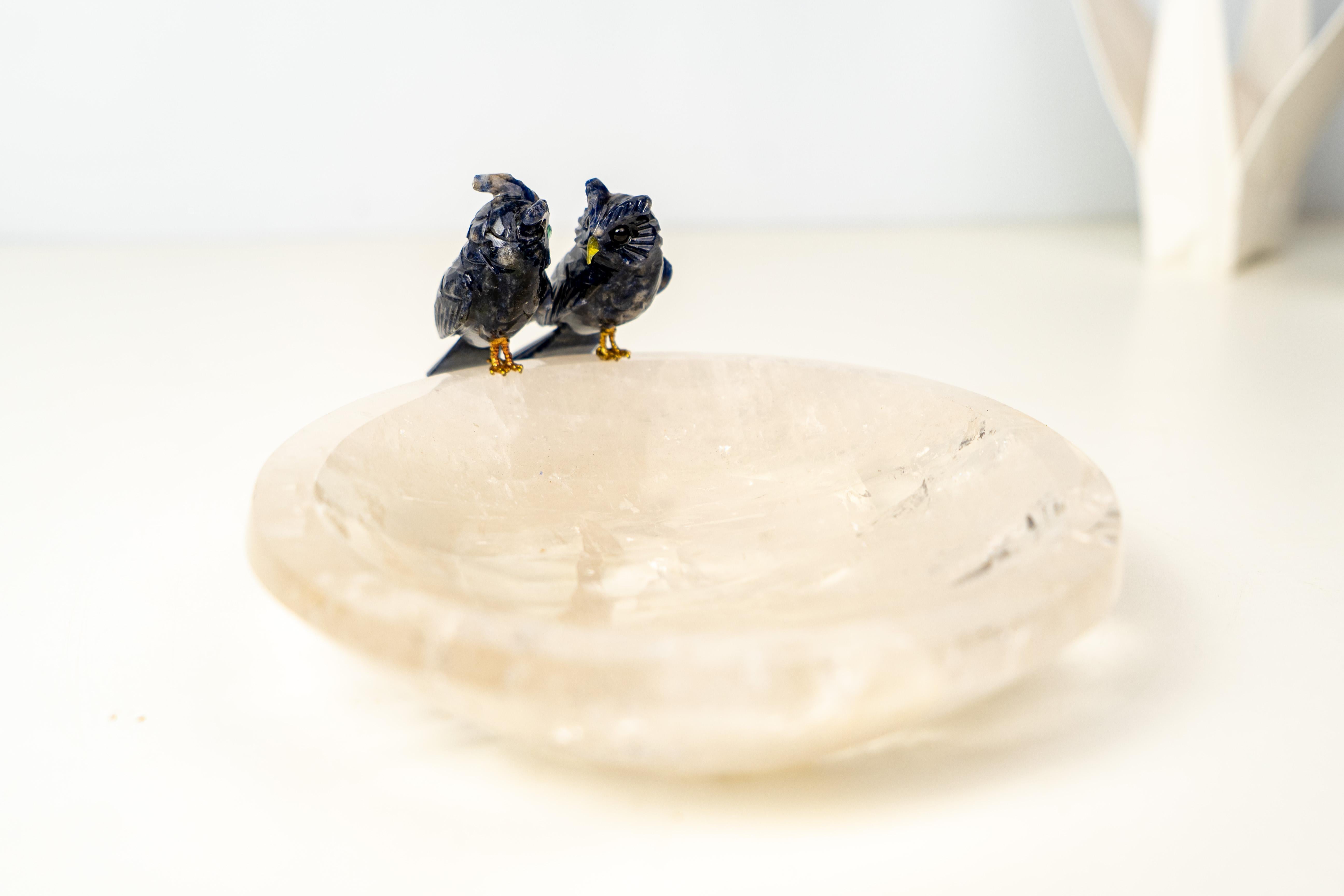 Couple de hiboux en cristal de Sodalite sur un bol en quartz clair en vente 2