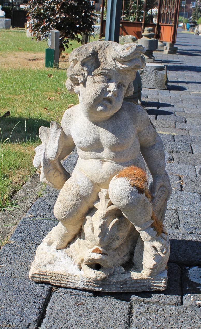 Very beautiful statues to place in the garden or in your home.