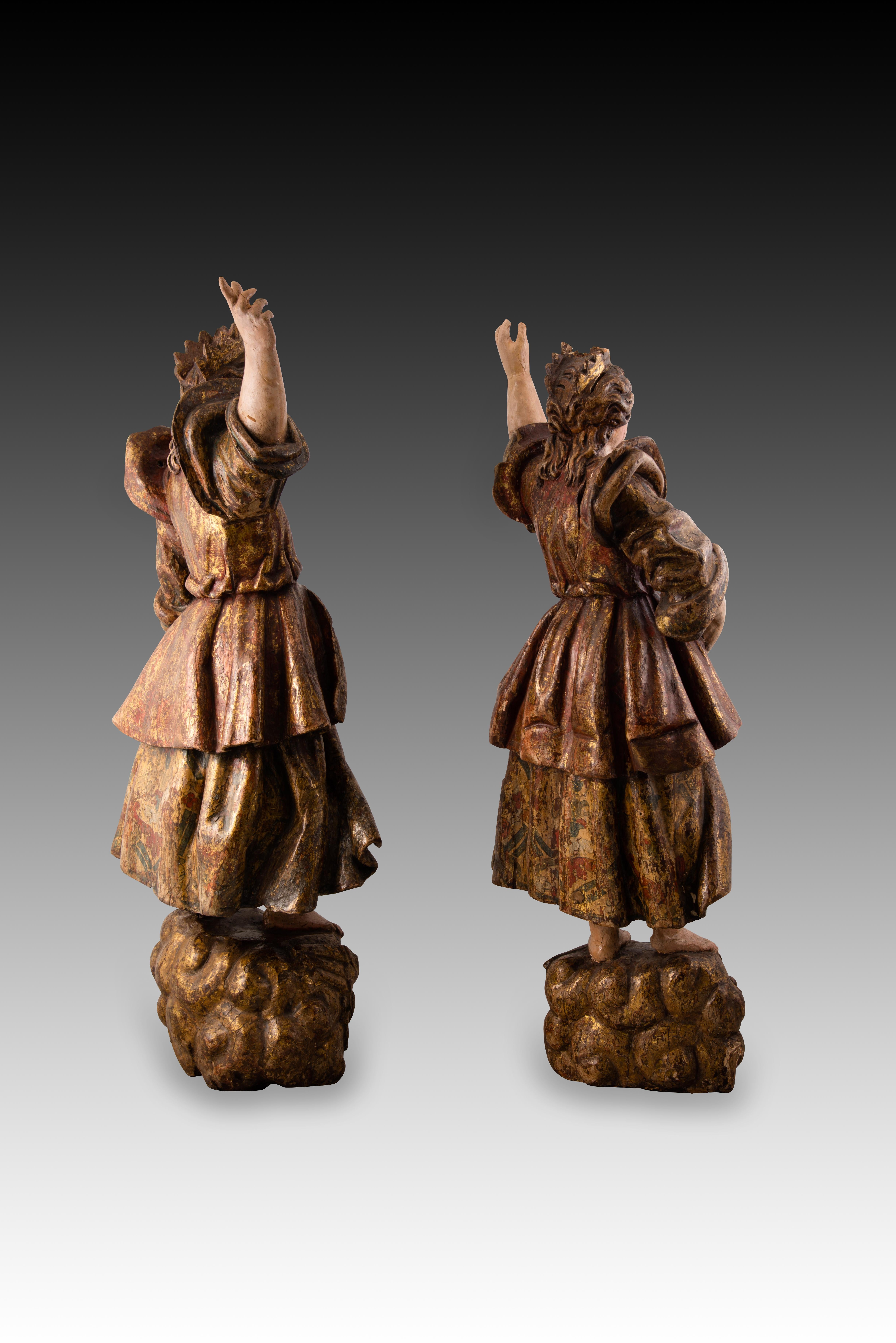 Espagnol Couple d'anges torcheurs. Bois sculpté et polychrome. École espagnole, 17e siècle en vente