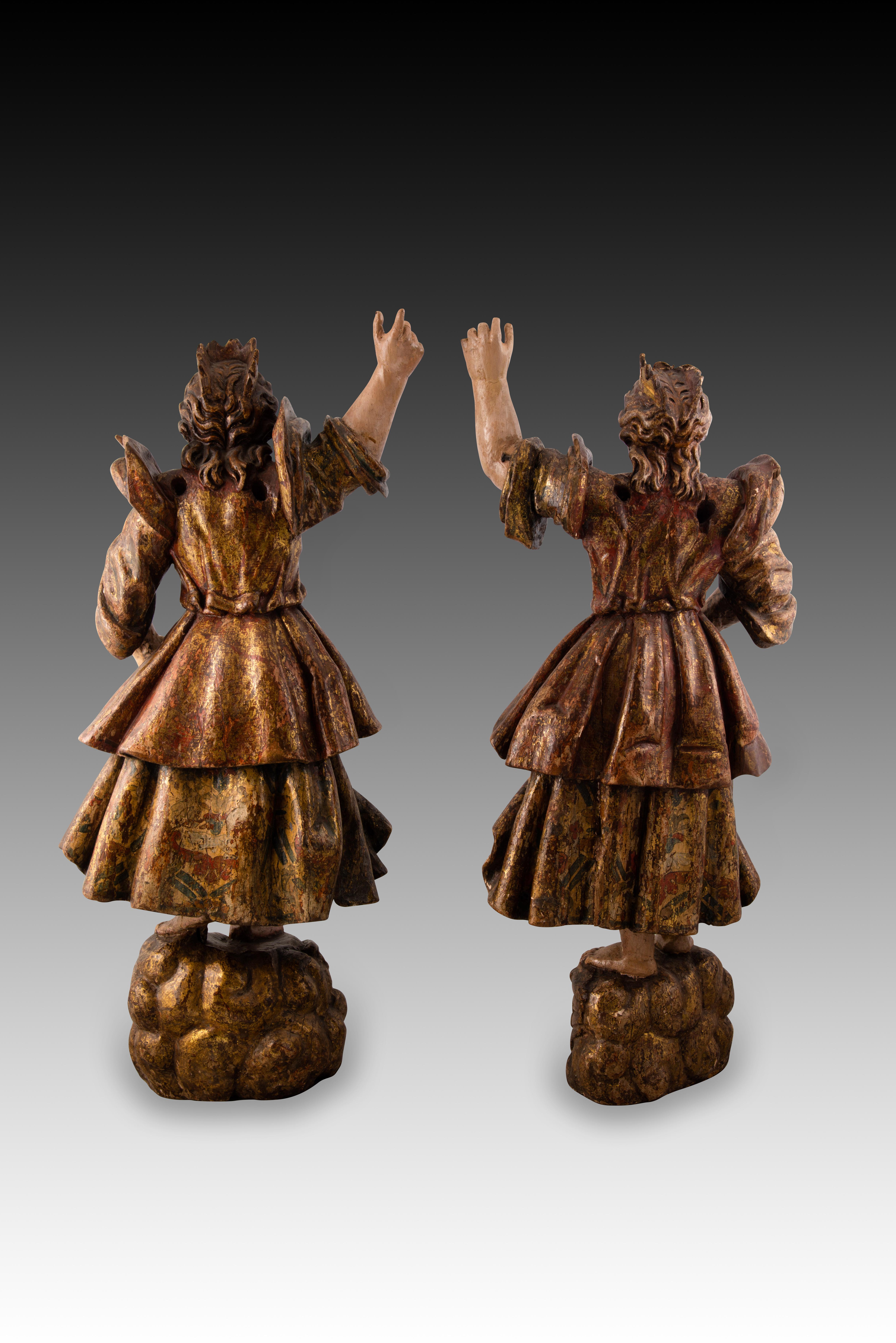 Couple d'anges torcheurs. Bois sculpté et polychrome. École espagnole, 17e siècle Abîmé - En vente à Madrid, ES