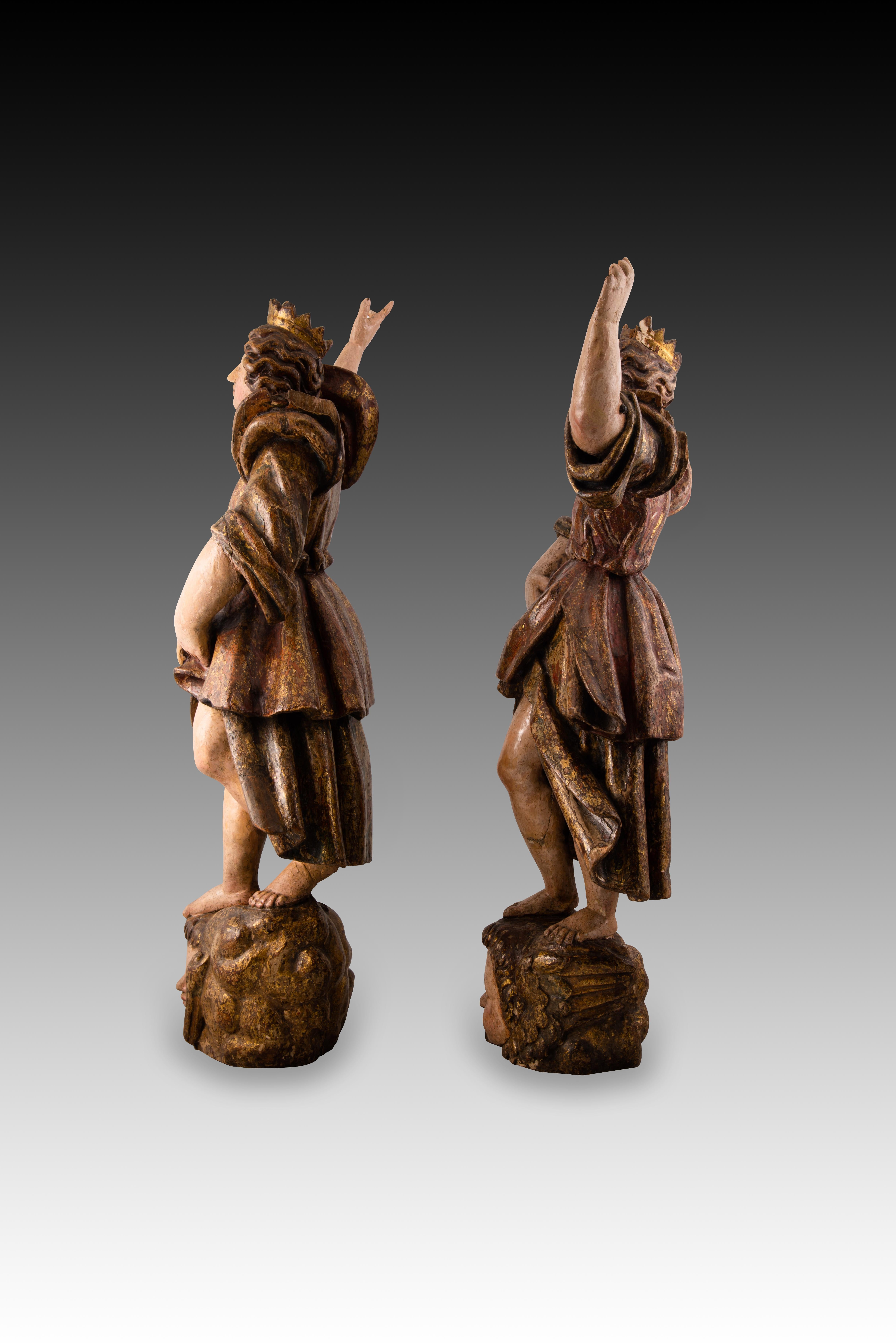 XVIIIe siècle et antérieur Couple d'anges torcheurs. Bois sculpté et polychrome. École espagnole, 17e siècle en vente