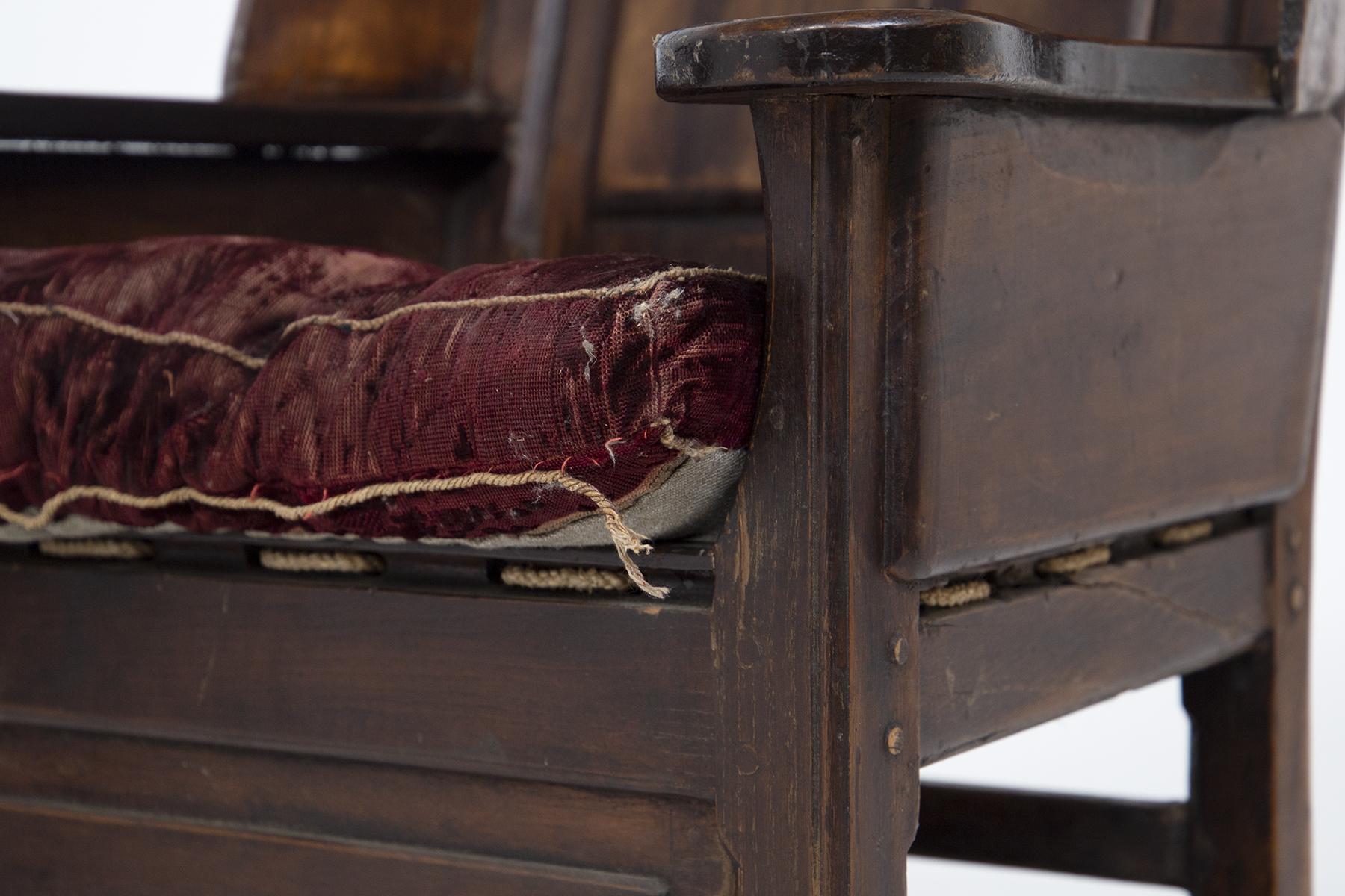 Pareja de Sillones Italianos Vintage de Madera y Tela Neoclásico en venta