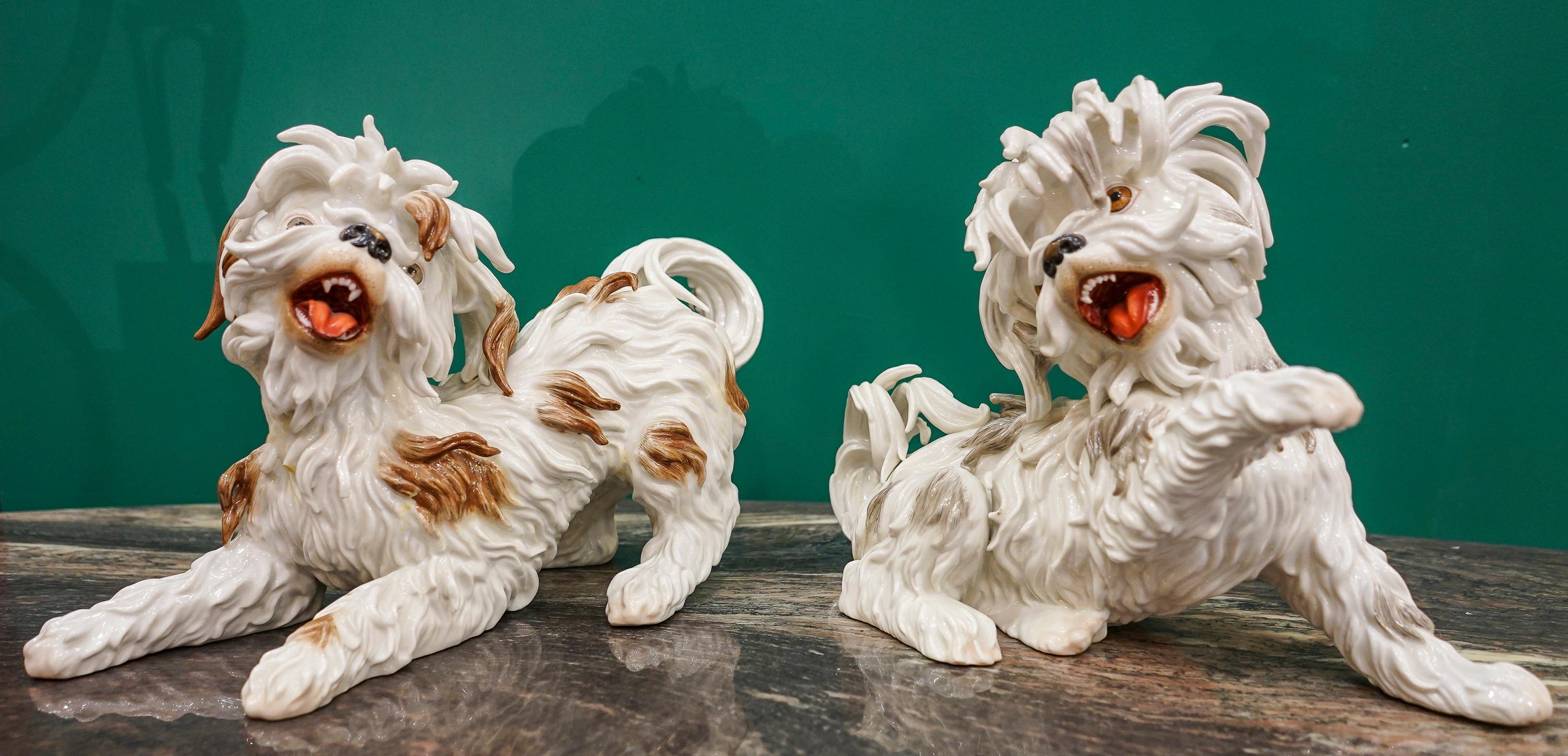 Amazing and funny couple of white dogs playing by the renowned and pretigious Spanish manufactory of porcelain Algora. With marks in the base. In a very good condition, only 2 very small pickets.
They are gorgeous with a lot of details. The Algora