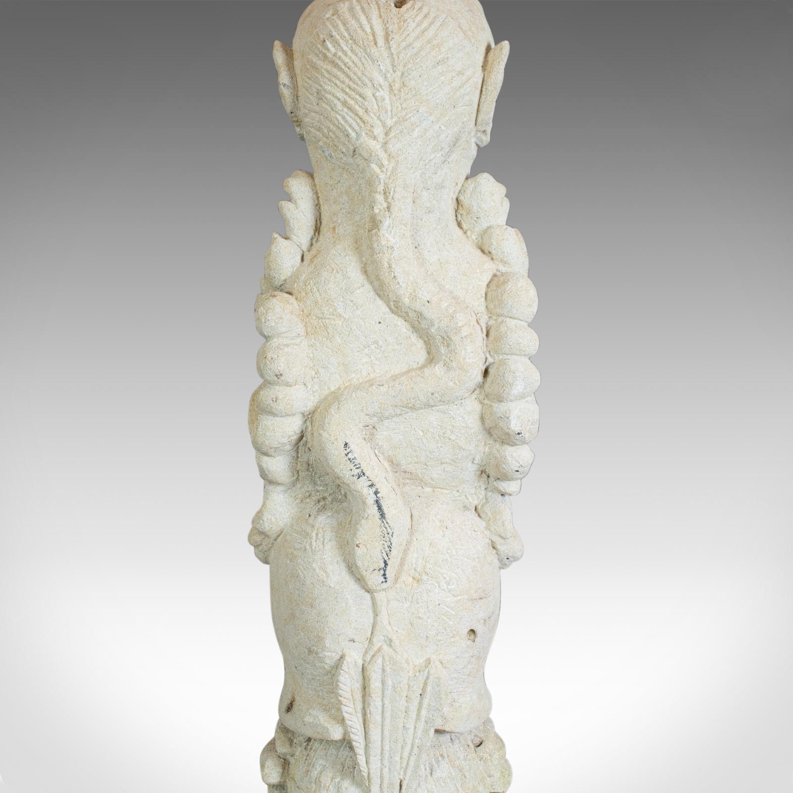 Valor, Obra de Arte, Dominic Hurley, Inglés, Escultura, Bath Stone, Tótem en venta 4