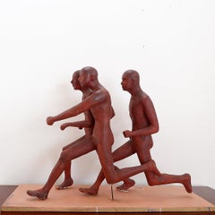 Skulptur "Coureurs" aus Gips mit Patina aus Terrakotta