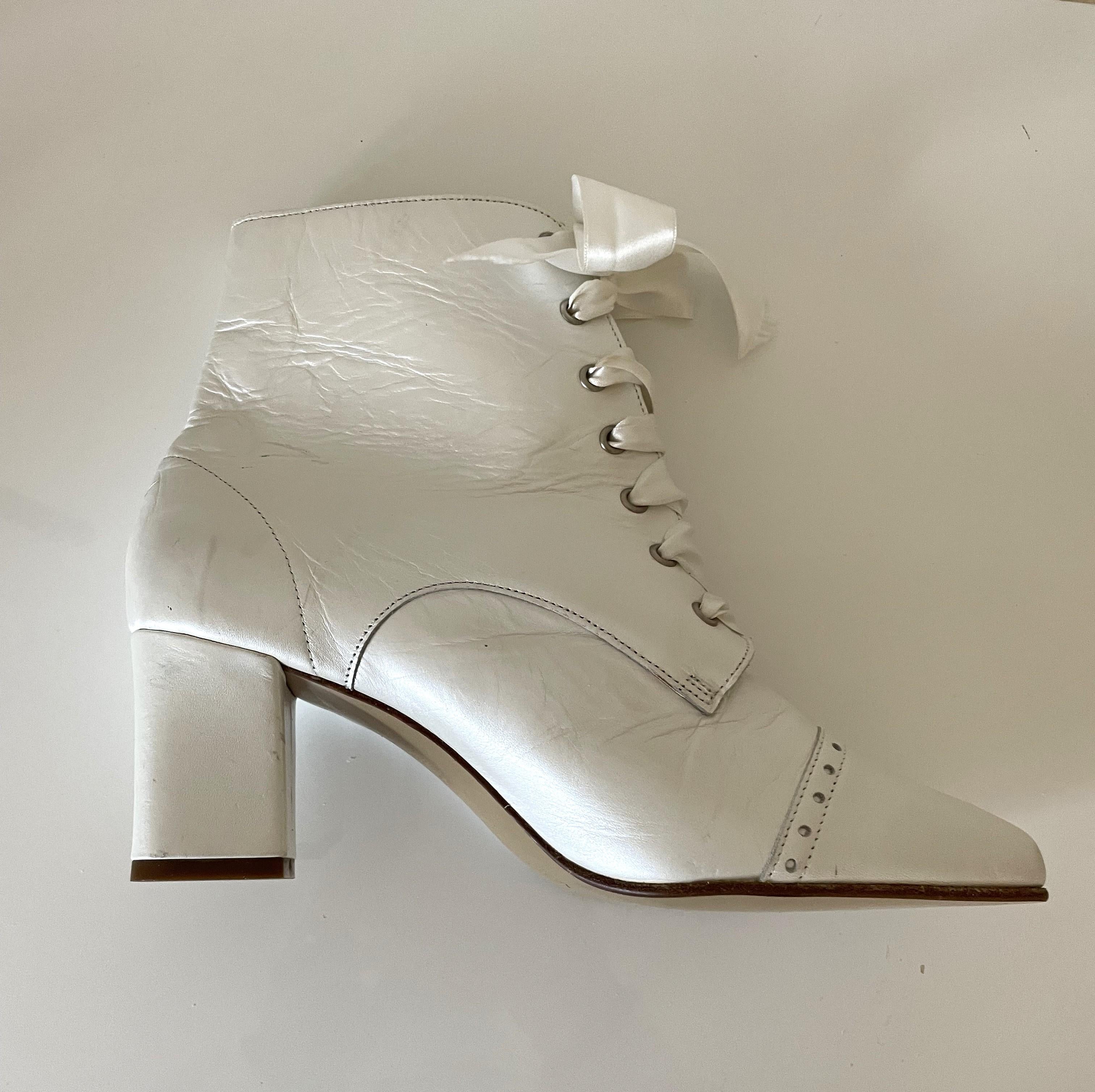 Courman Paris - Bottes de mariée en cuir blanc des années 90 en vente 6