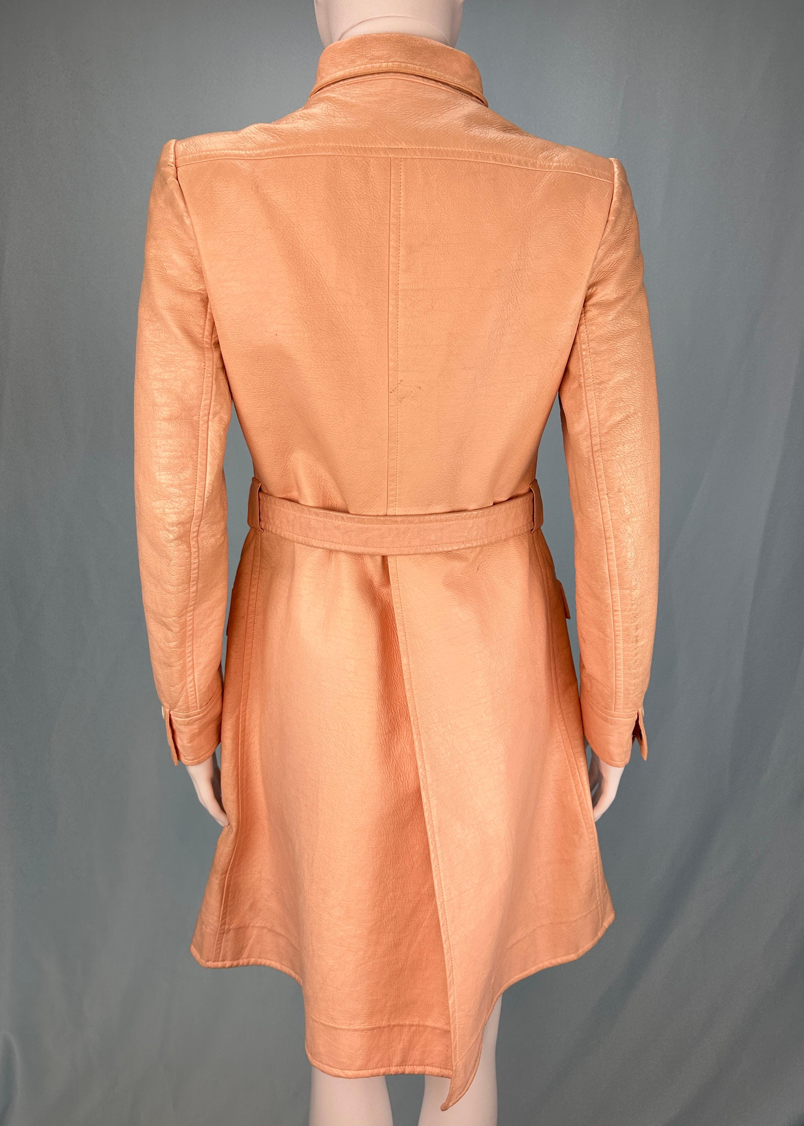 Courrèges 1960's Nylon Rosa Pfirsich Trenchcoat im Angebot 1