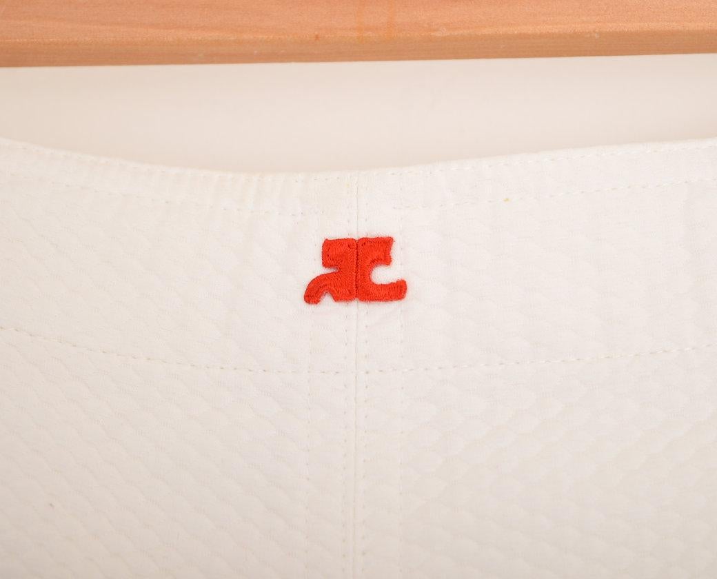 Courrèges A-Line Textured Futuristic White & Red Tennis Mini Skirt en vente 1