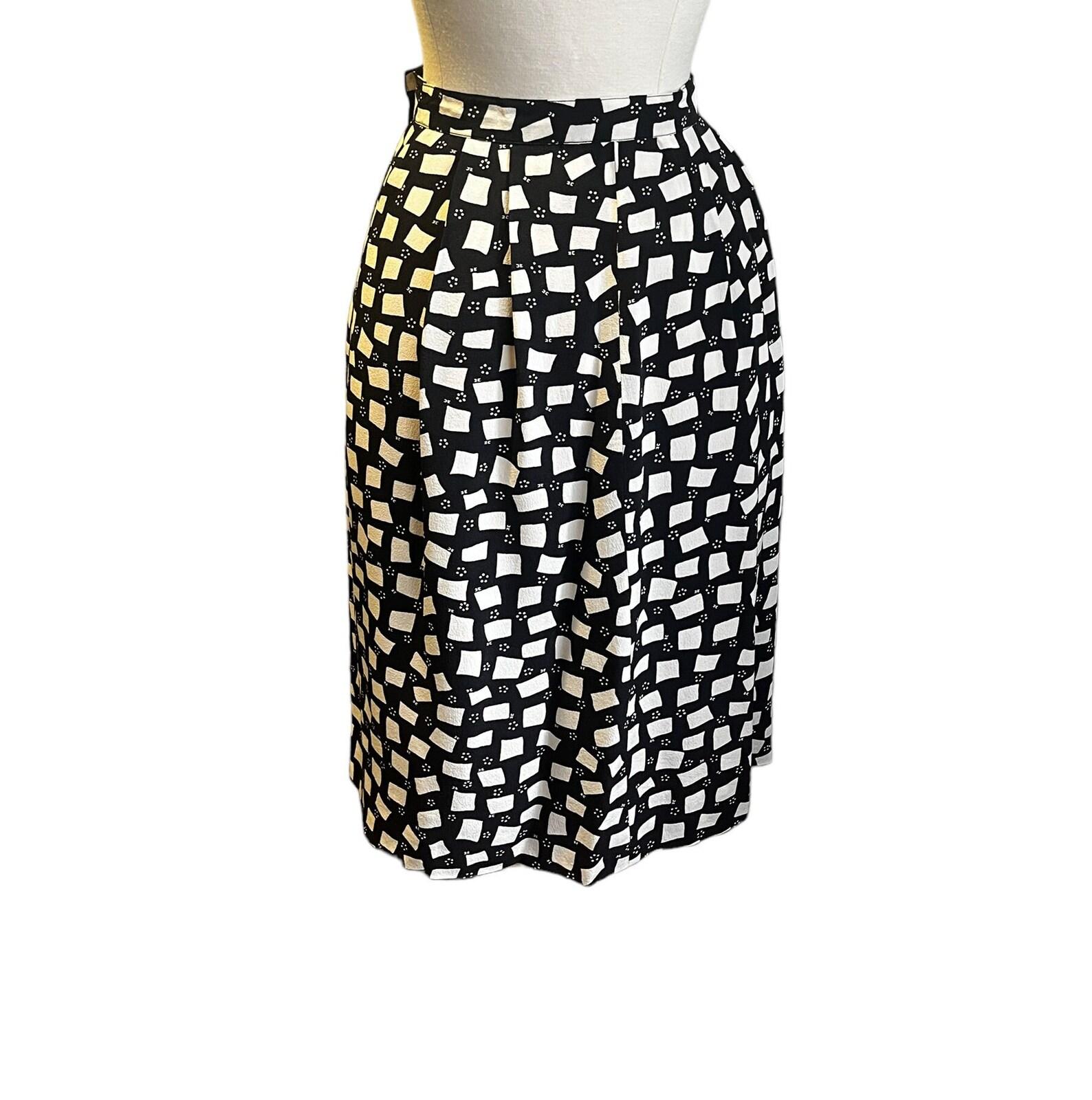 Courrèges Black and Ivory White Silk Skirt, Circa 1970s In Good Condition For Sale In Brooklyn, NY