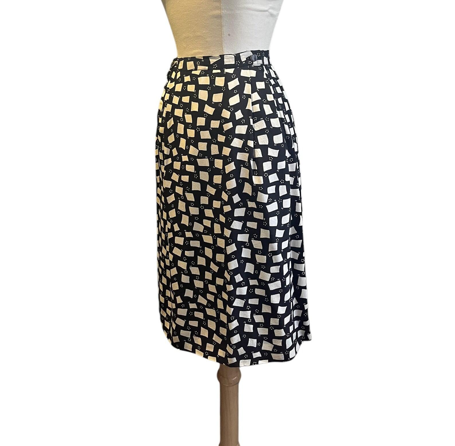 Women's Courrèges Black and Ivory White Silk Skirt, Circa 1970s For Sale