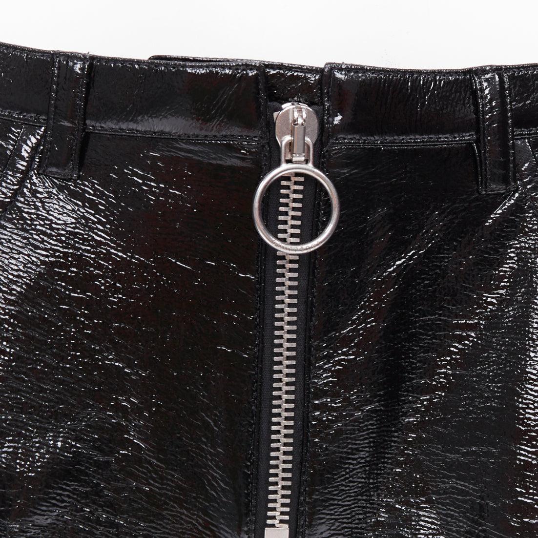 COURREGES short garçon découpé en vinyle noir très brillant avec harnais de jambe FR38 M
Référence : AAWC/A01395
Marque : Courreges
Matière : Coton, mélange
Couleur : noir, argent
Motif : Solide
Fermeture : Zip
Détails supplémentaires : Le mini