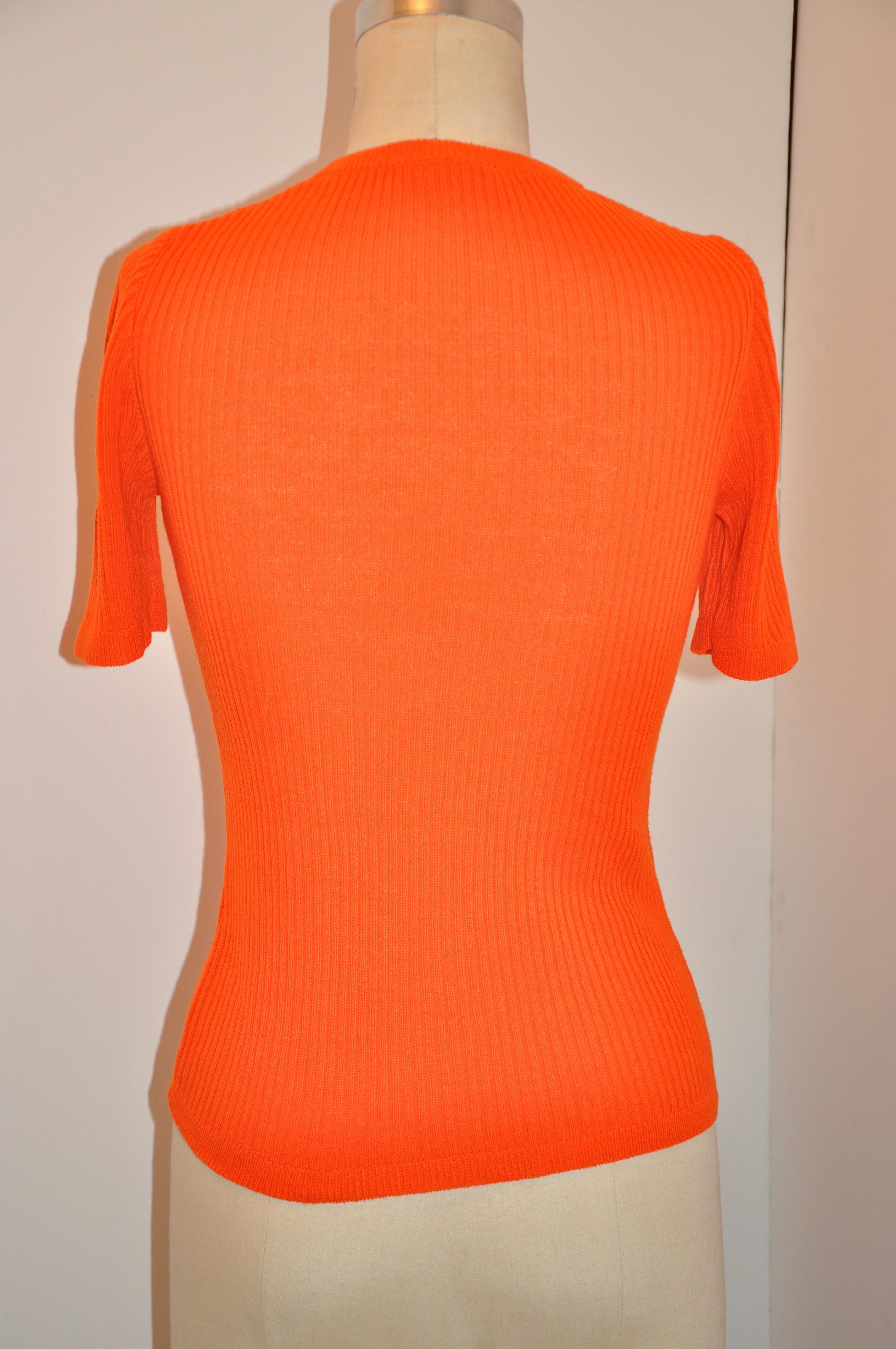 Courreges Bold Tangerine with Signature Logo Patch Cotton-Blend Knitted Tee For Sale 2