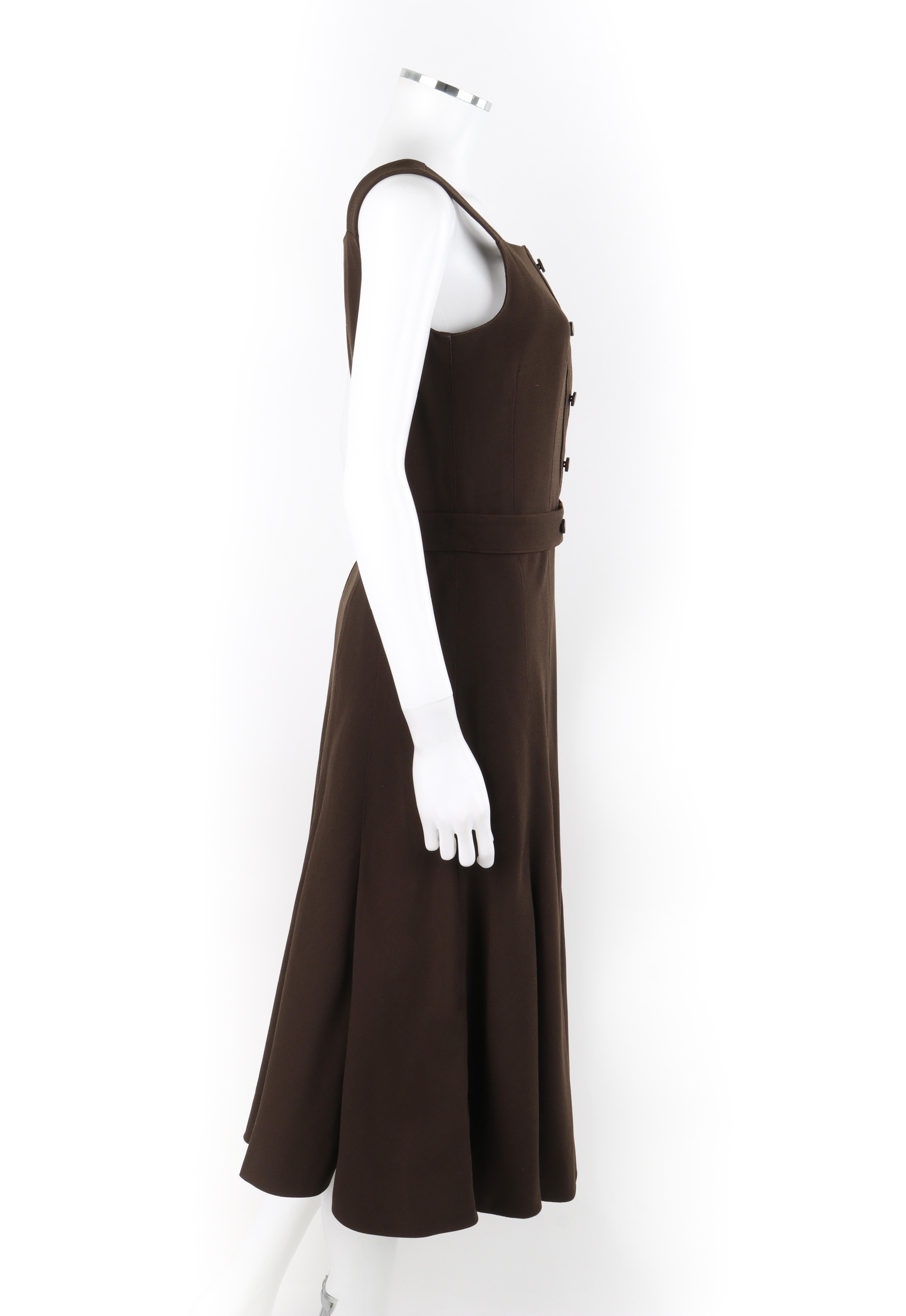 COURREGES ca. 1970er Jahre Hyperbole Braunes ärmelloses Kleid aus Wolle mit Knopfleiste und ausgestelltem Kleid Damen im Angebot