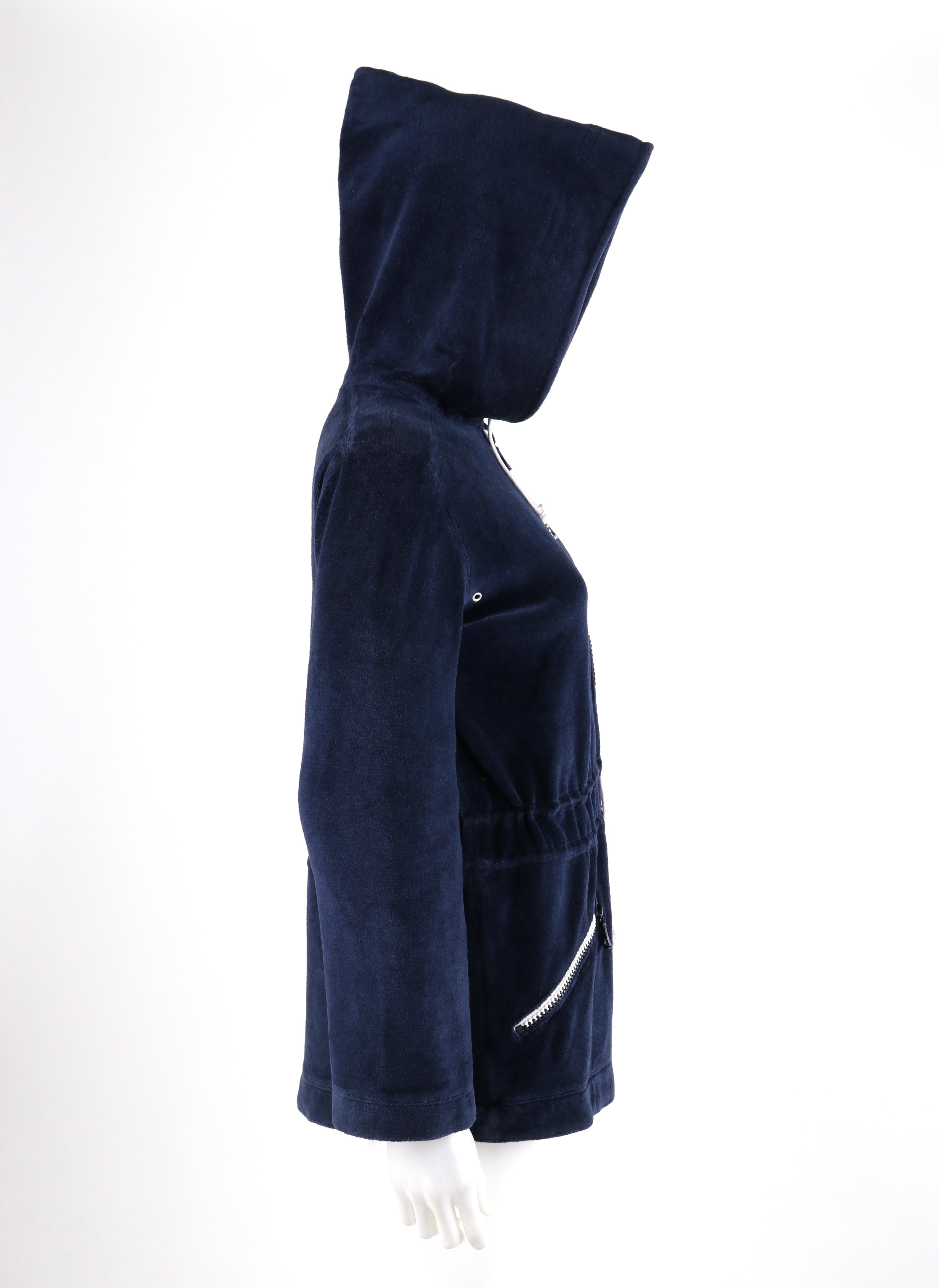 Pull à capuche de sport Courrèges Hyperbole en peluche bleu marine avec demi-piqûre (années 1970) Pour femmes en vente