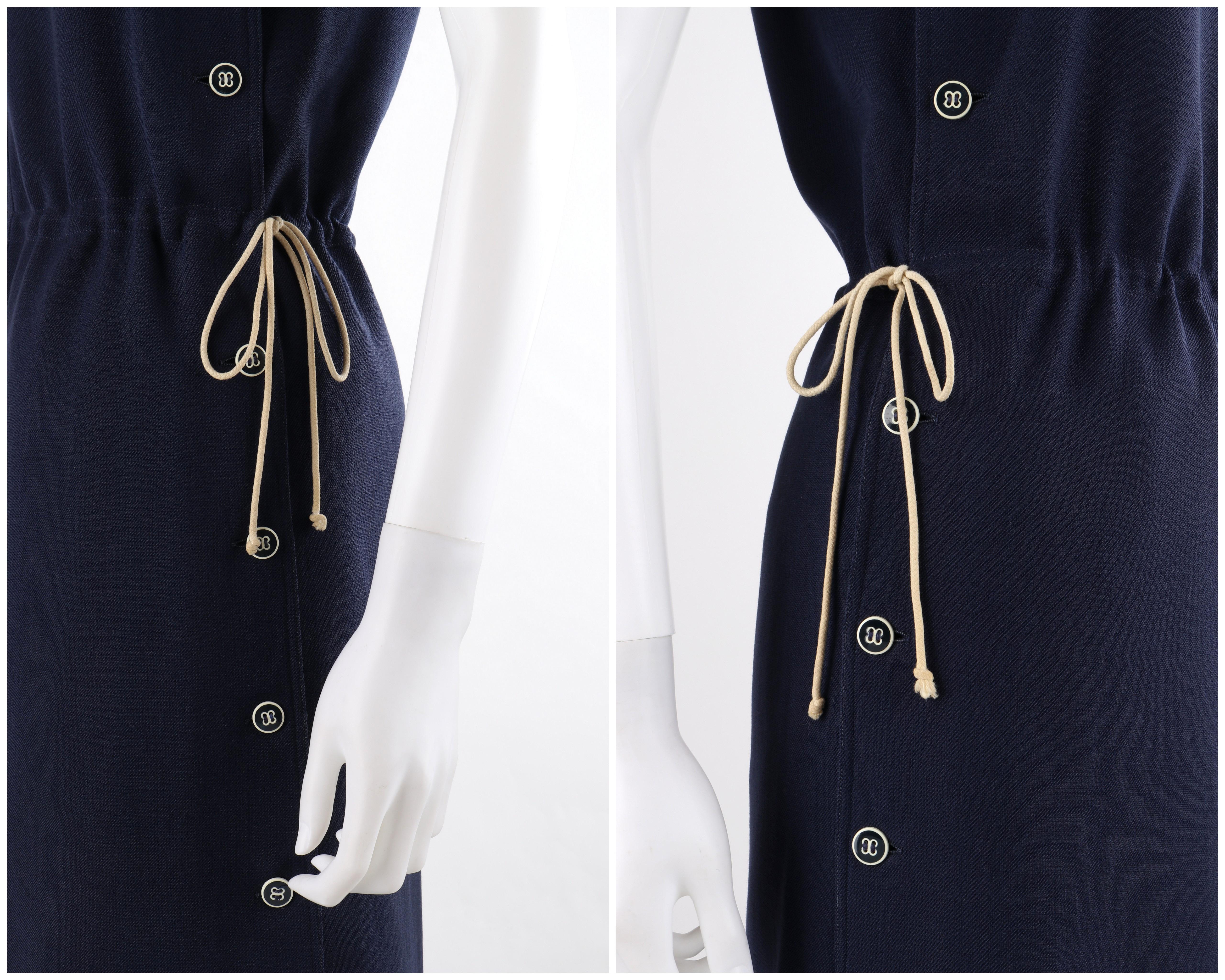 COURREGES ca. 1970er Jahre Marineblaues ärmelloses Pulloverkleid mit Krawatte und Cinch-Taille im Angebot 2