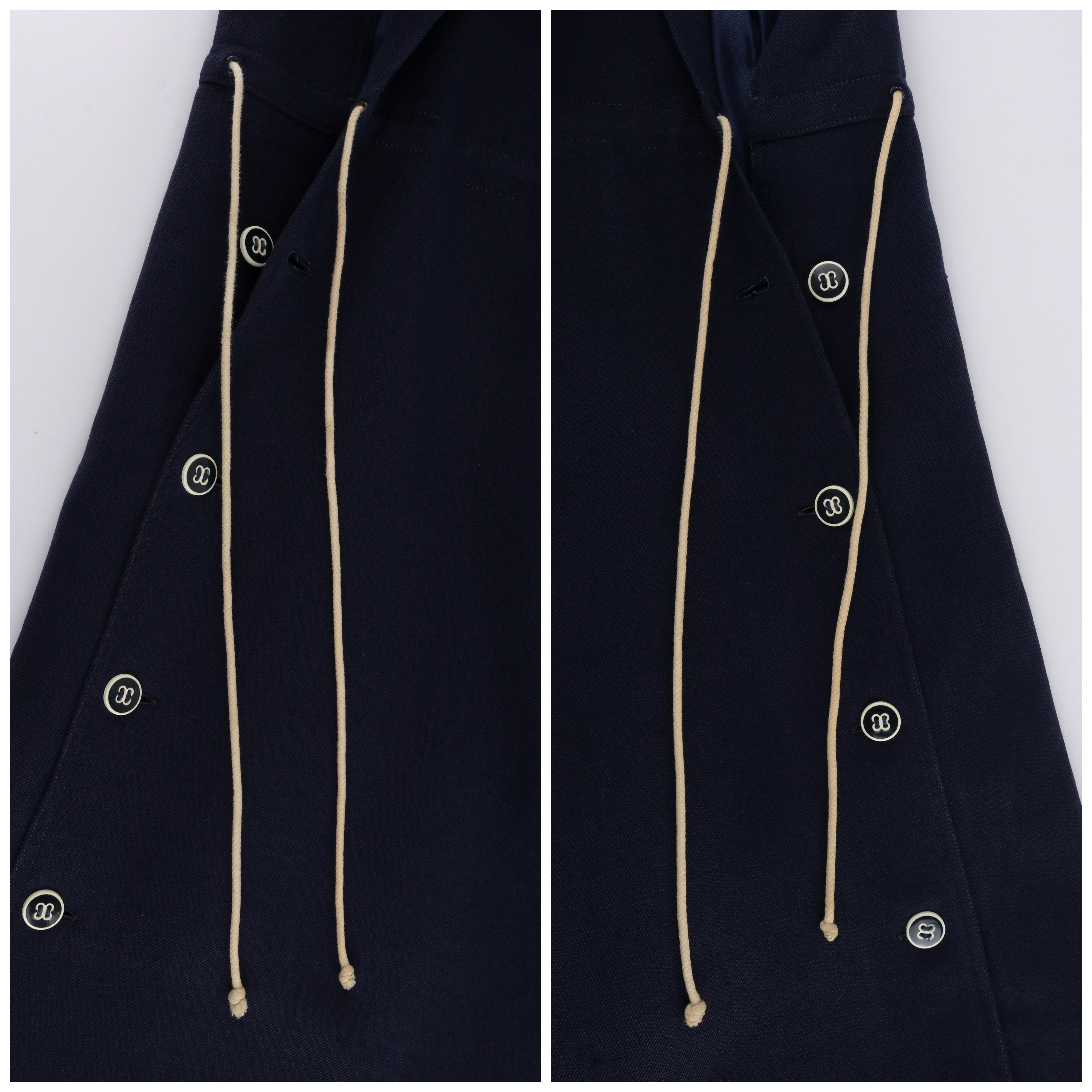 COURRÈGES - Robe pull sans manches à boutons et cravate cinch bleu marine, circa années 1970 en vente 4