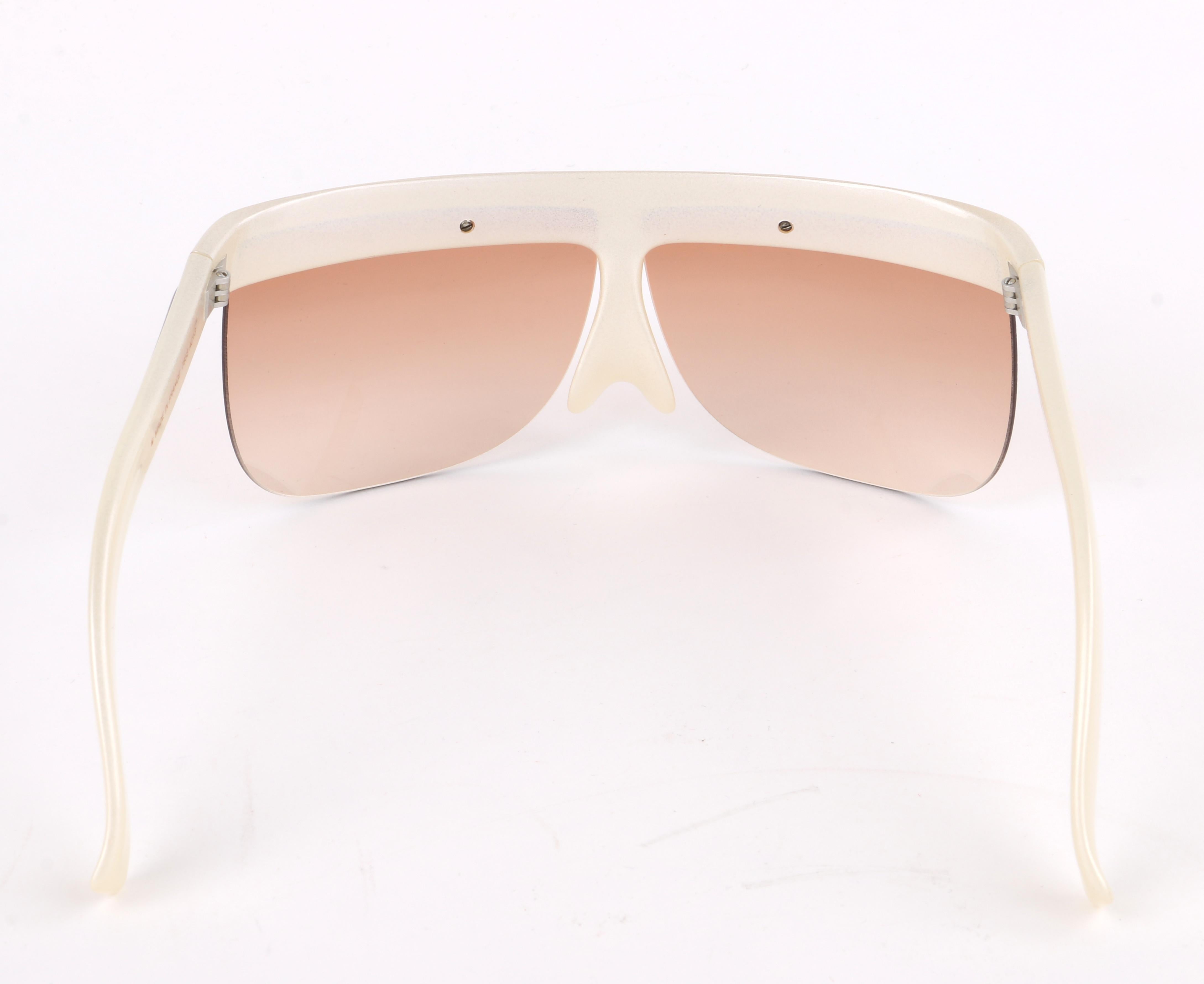 COURREGES c.1970's Off White Plastic Half Frame Futuristic Sunglasses 7853 In Good Condition In Thiensville, WI