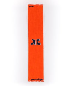 COURREGES c.1970 Bufanda oblonga pintada con el logotipo de la firma en trampantojo naranja azul