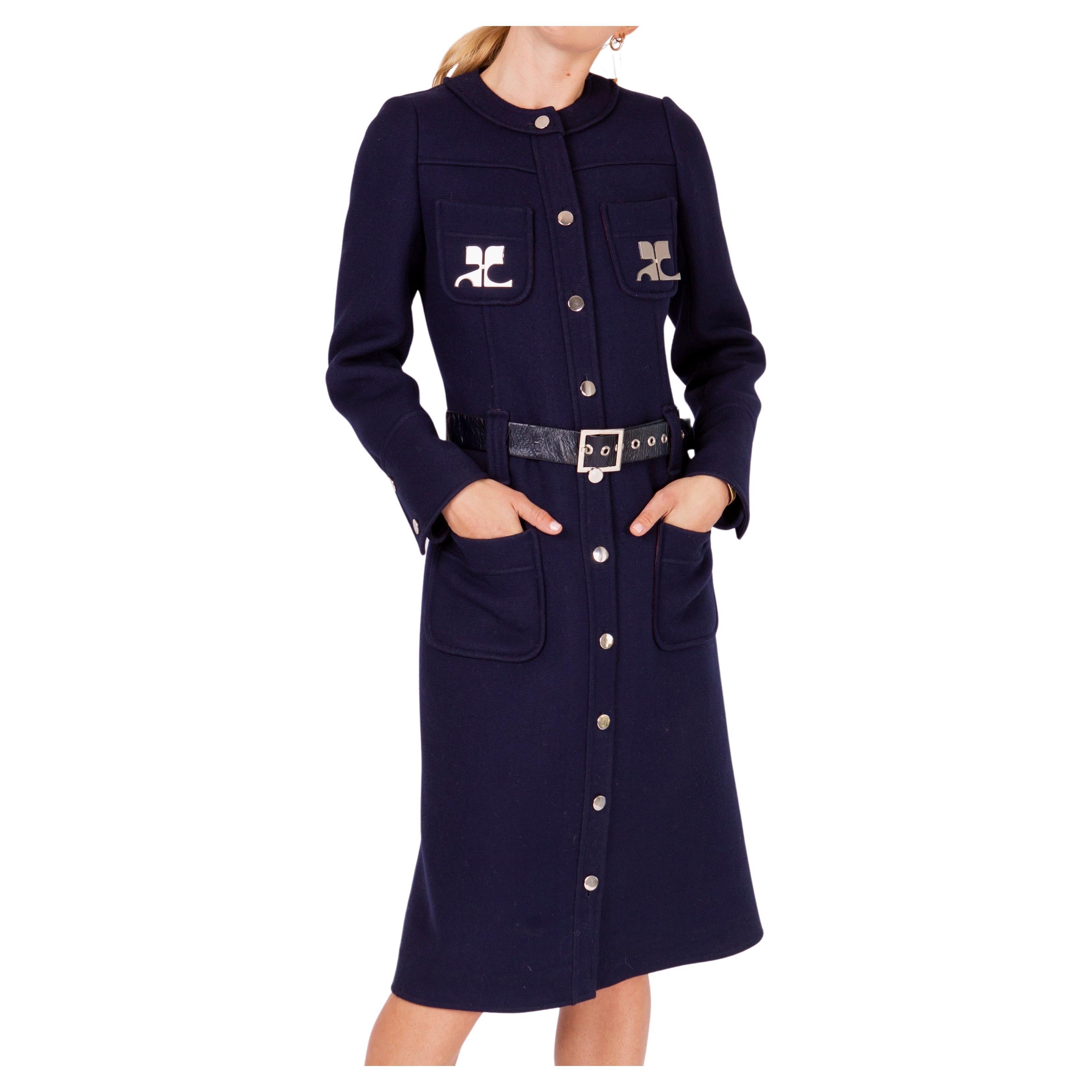 Manteau en laine Courreges Couture 60's avec logos métalliques et Label numéroté en vente