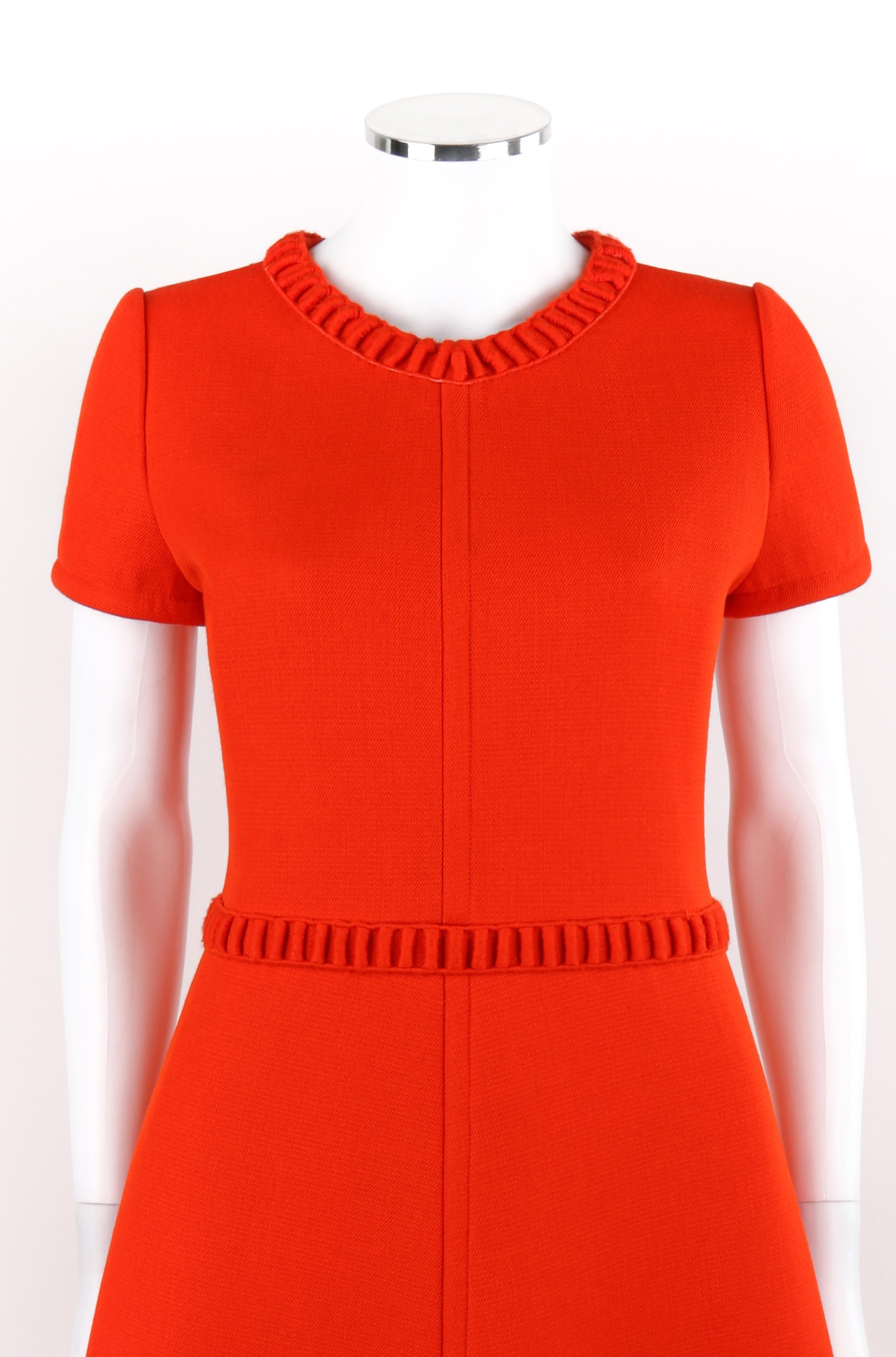 Rosso COURREGES - Vestito a maniche corte con bordi ricamati in lana arancione dei primi anni '60 in vendita