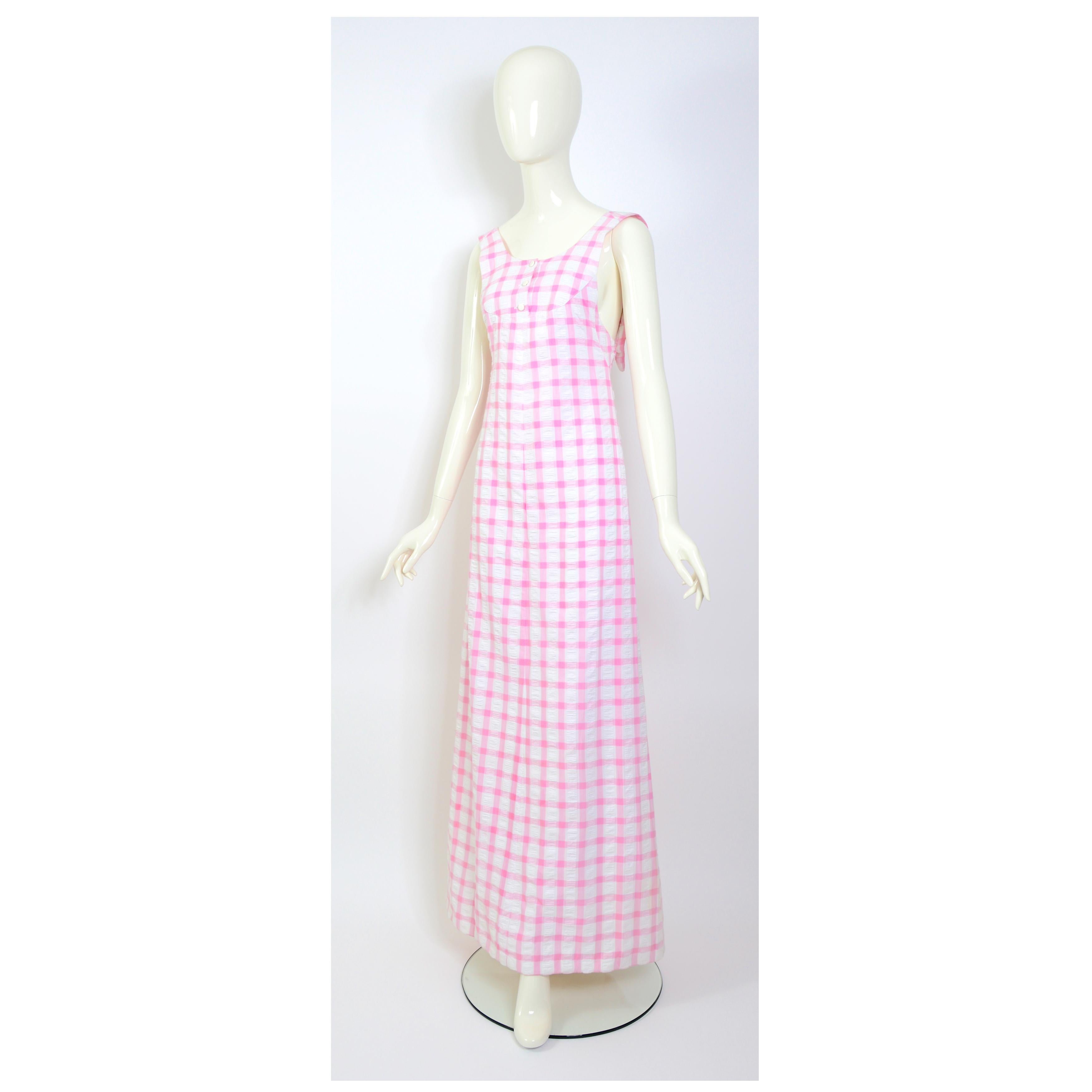 André Courrèges hyperbole numbered collectible vintage white & pink cotton maxi dress collectible and rare circa 1969. 
Courrèges Size O
Measurements that are taken flat: 
Ua to Ua 14,5inch/37cm(x2) - Waist 15inch/38cm(x2) - Hip 18inch/46cm(x2) -