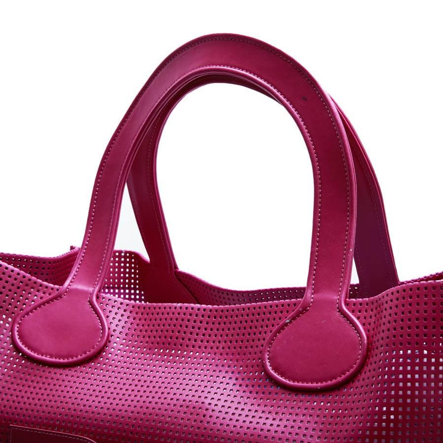 COURREGES Large Tote Bag in Perforated Pink Leather In Good Condition In Paris, FR