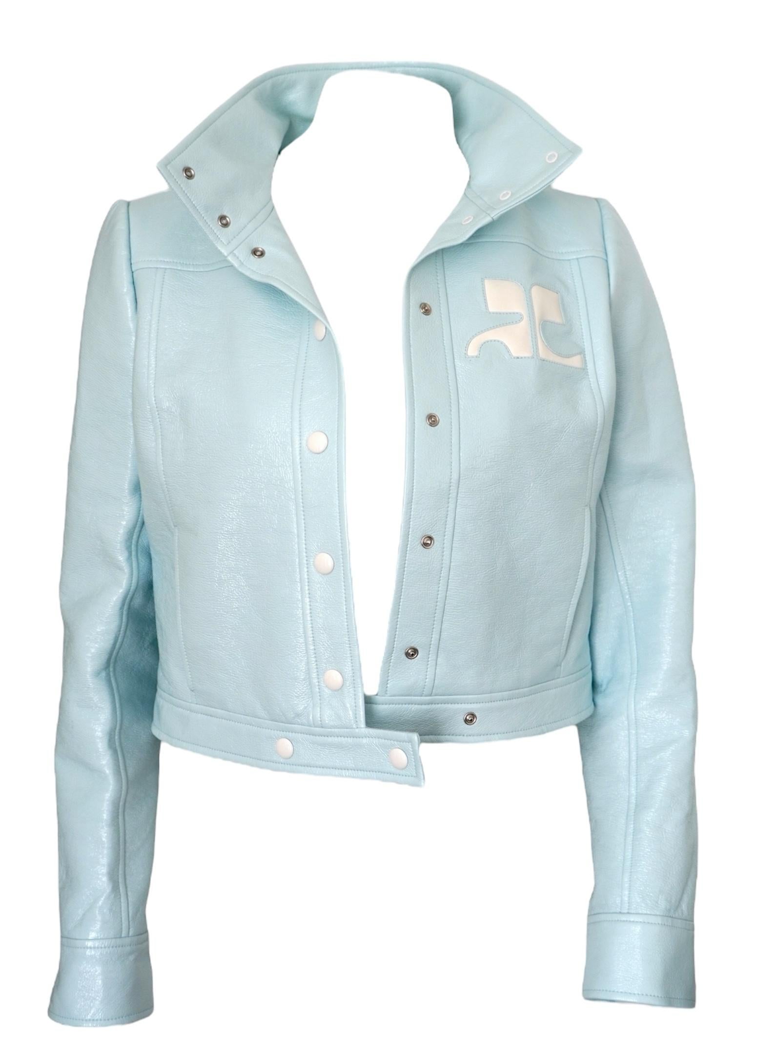 Women's Courrèges Logo Cropped Blue Vinyl Buttoned Jacket sz 42 For Sale