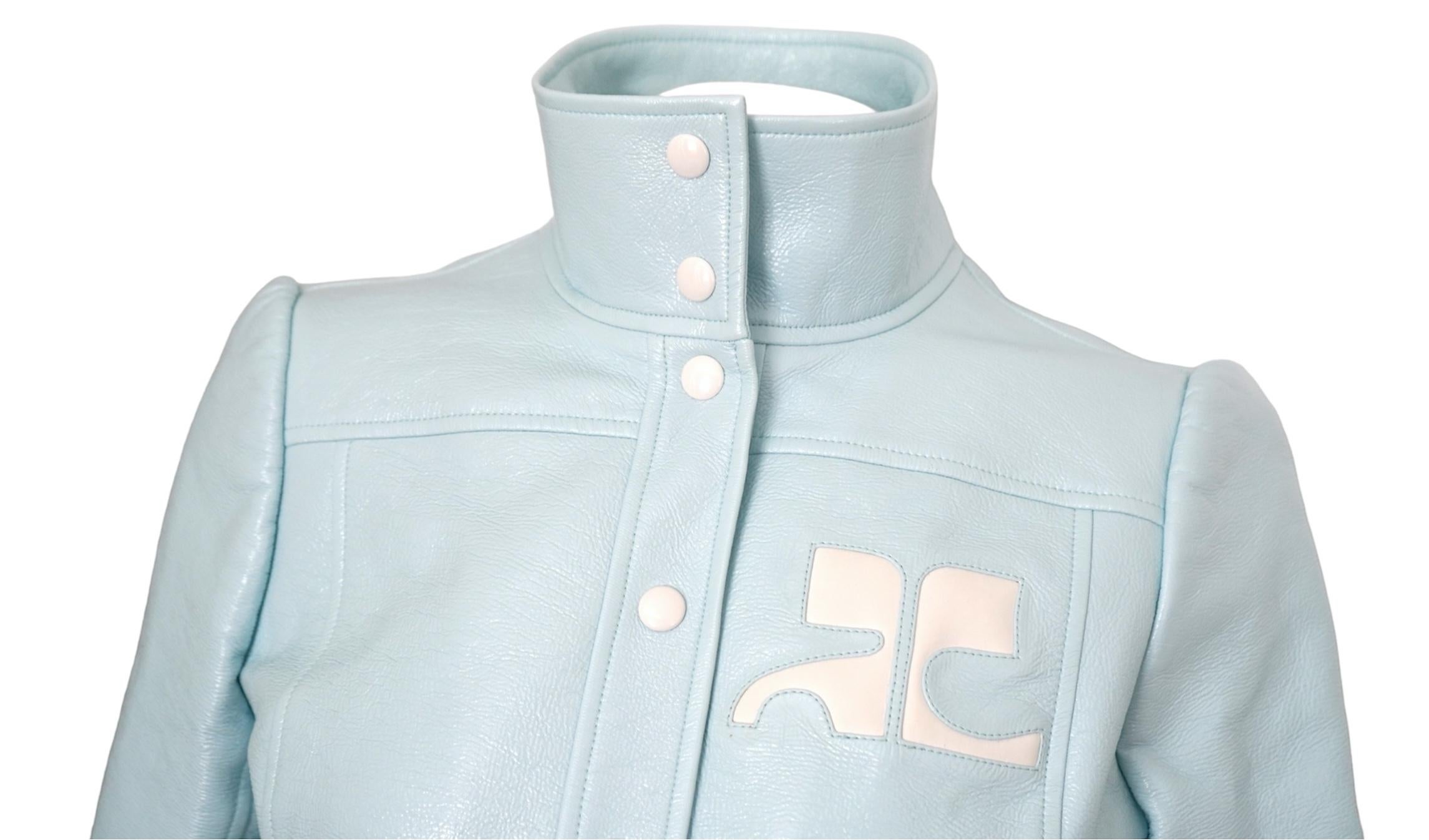 Courrèges Logo Cropped Blue Vinyl Buttoned Jacket sz 42 For Sale 2