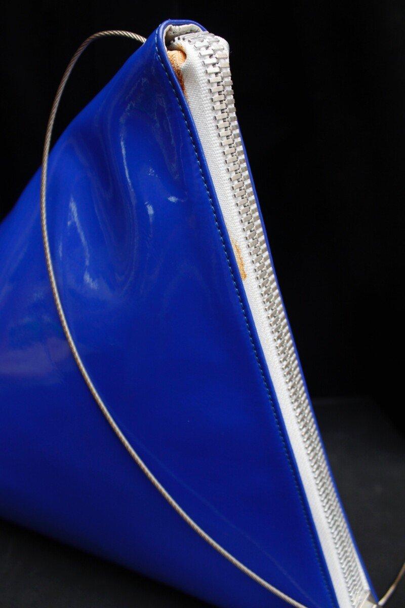 Courrèges Tasche in Rautenform aus blauem Vinyl im Angebot 3