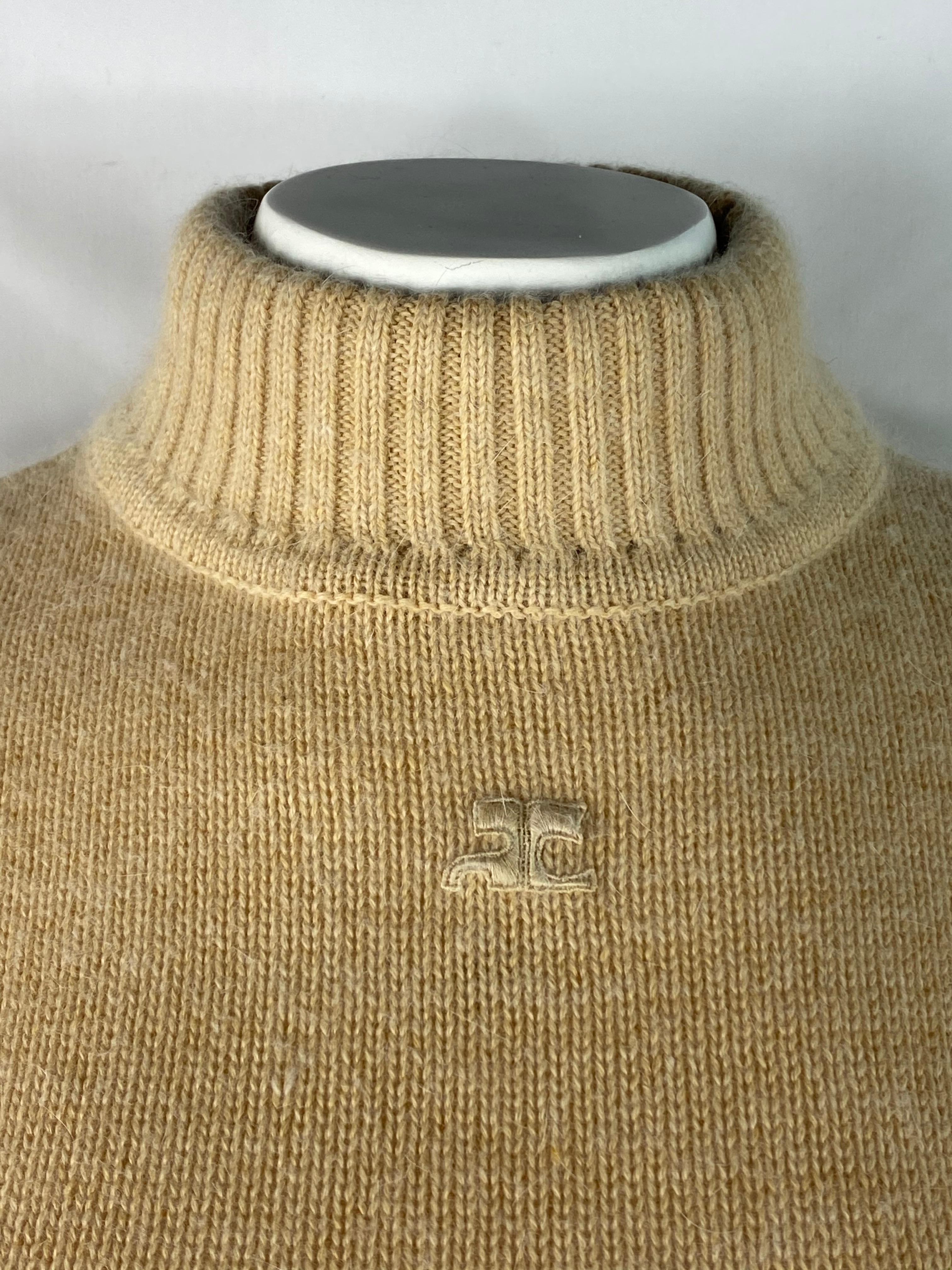 Product details:

Featuring beige, wool blend, turtle neck, long sleeves with logo design on the front.
Made in France.