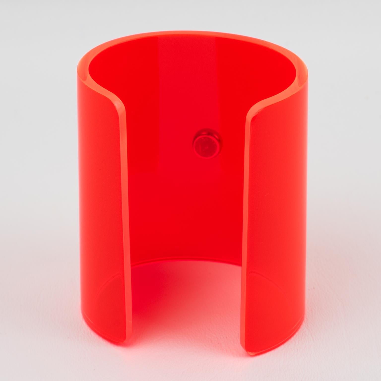 Courreges Paris Pulsera brazalete acrílico naranja en Excelente estado para la venta en Atlanta, GA