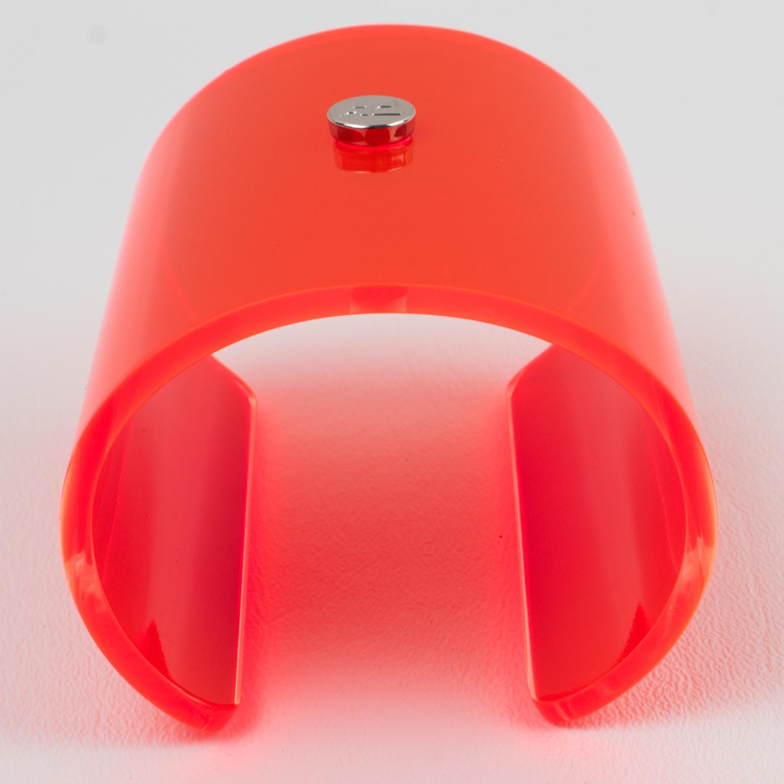 Courreges Paris Pulsera brazalete acrílico naranja en venta 1