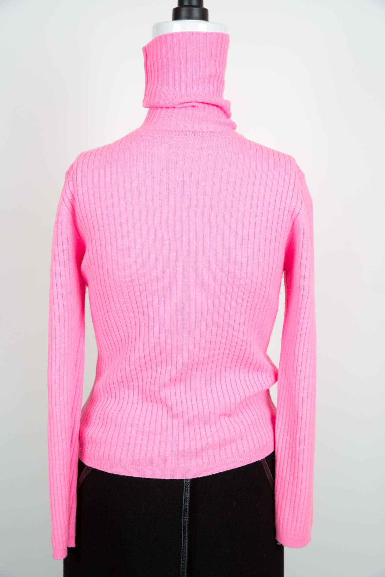 Courrèges pink ribbed top featuring a turtle neck, a fitted cut, a front white logo. 
Circa: 1980s
50% Wool Merinos/ 50% Acrylic 
In good vintage condition. Made in France.
Estimated size:36fr/ US4/ UK8
We guarantee you will receive this gorgeous
