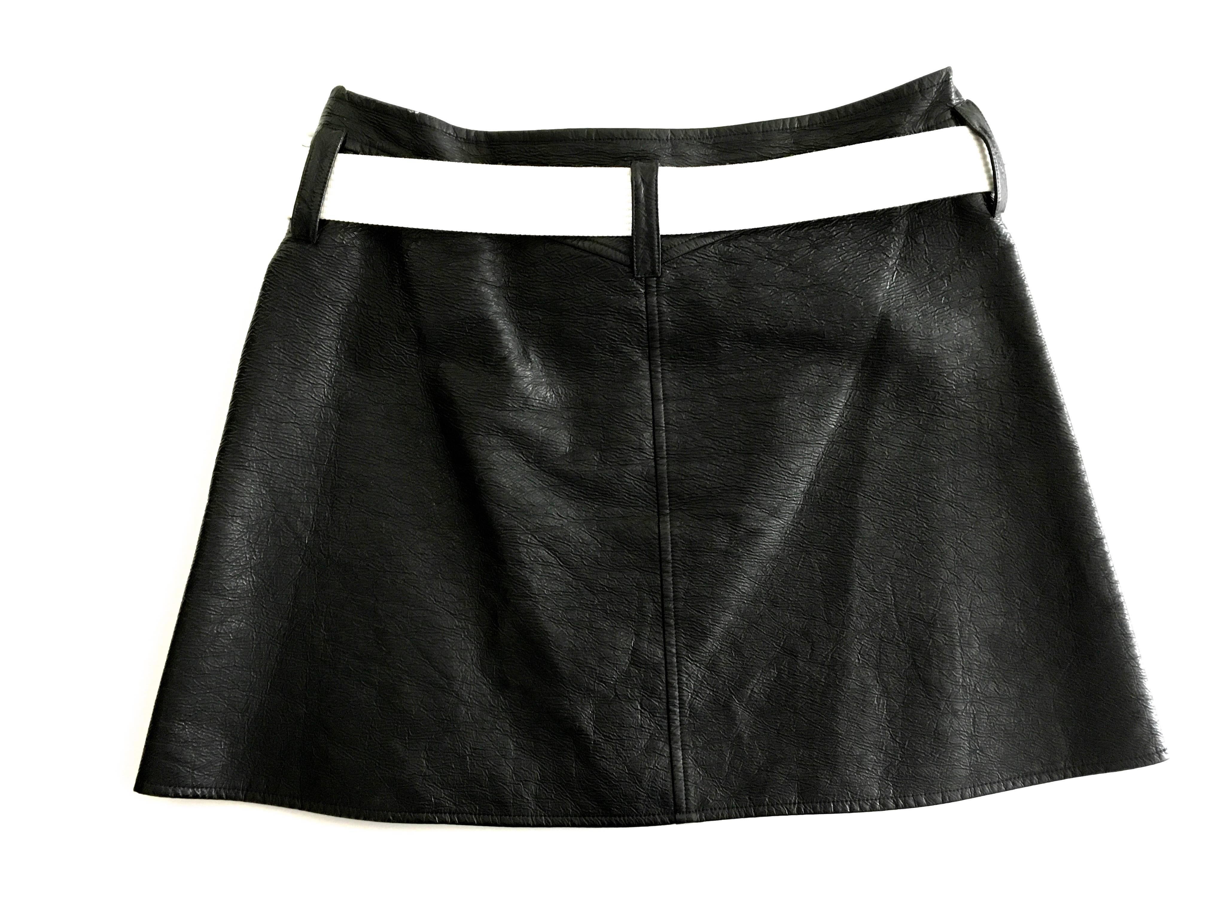 Courreges Skirt - Size Medium In Excellent Condition For Sale In Boca Raton, FL