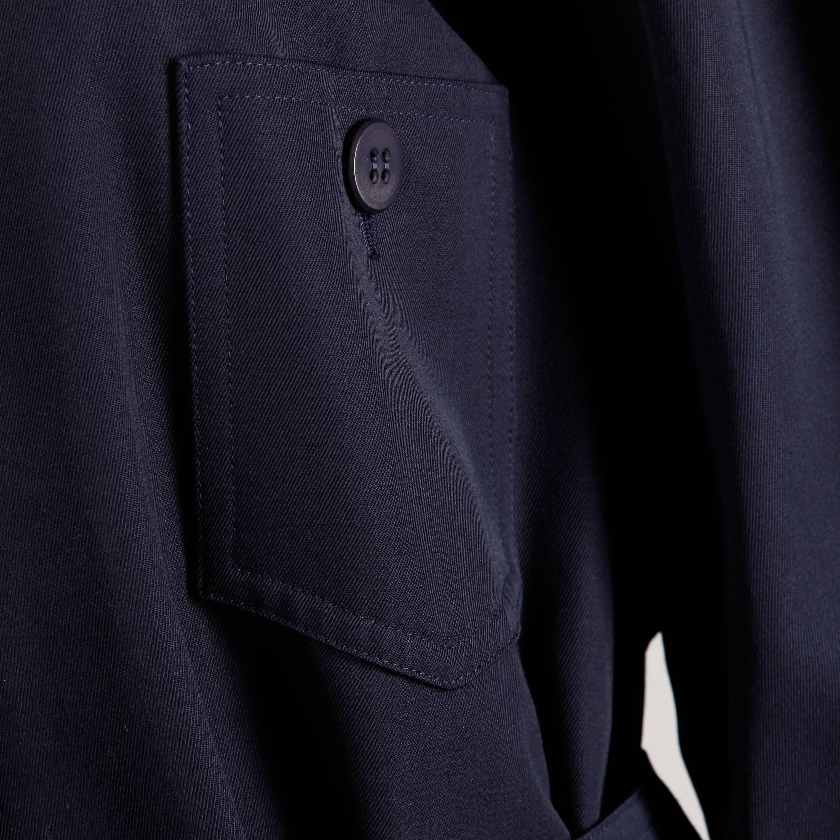 Courreges Vintage Marineblauer Gabardine-Trenchcoat aus Wolle mit Cape-Detail im Angebot 3