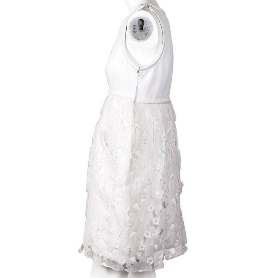 Lovely vintage Courrèges white dress in polyester and ornate floral lace. Corresponds to a size 36 (no size tag)

Condition: Vintage

Measures flat: Height: 85 cm. Braces: 28 cm. Chest: 41 cm, Width at the bottom of the dress: 54.5 cm, lace part 65