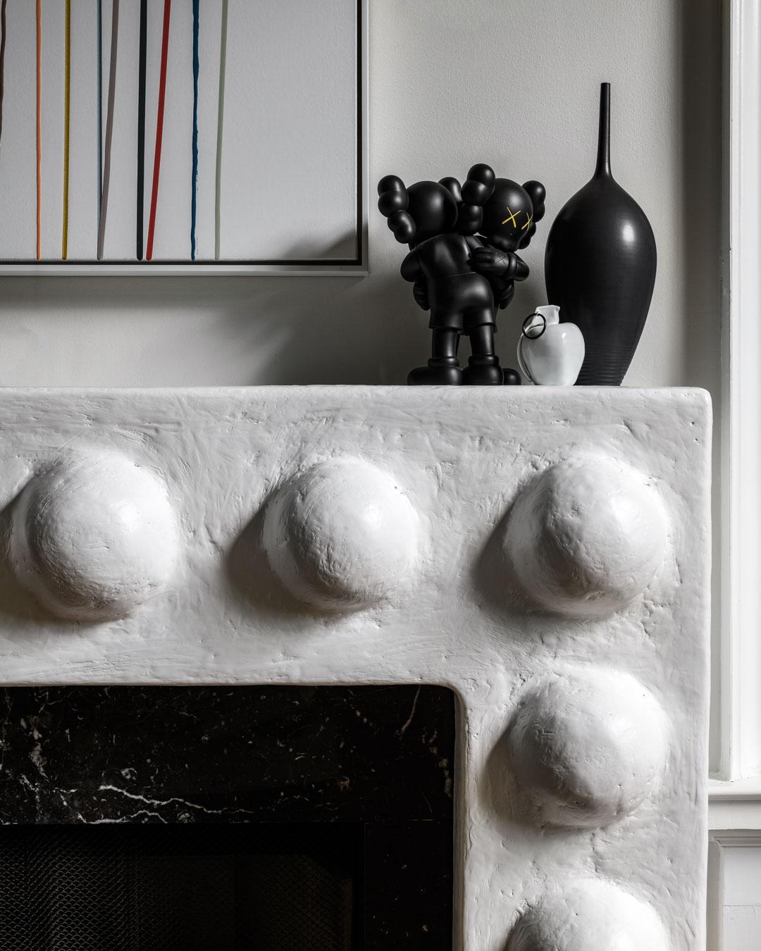 Court Fireplace Surround/Mantle Posmoderno en venta
