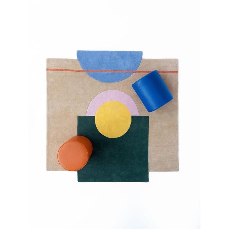 „Court Series“ halber Hofteppich von Pieces, moderner handgetufteter bunter Teppich (Moderne) im Angebot