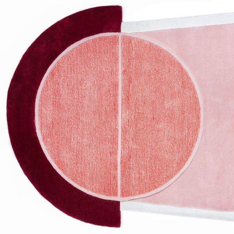 Moderne Tapis moderne rouge et rose tufté à la main « Court Series » Key 2 de Pieces en vente