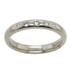 Court Shape Wedding Ring Set with 5 Graduated Diamonds in 18ct White Gold