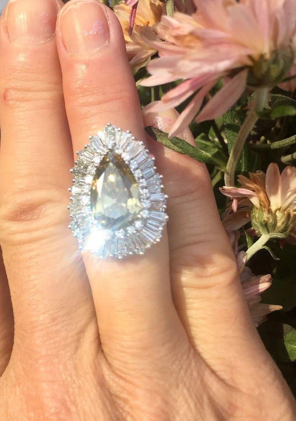 Ring-Dant 7.15 Carat Fancy Yellow Brown VS Diamond Ballerina Engagement Ring For Sale 3